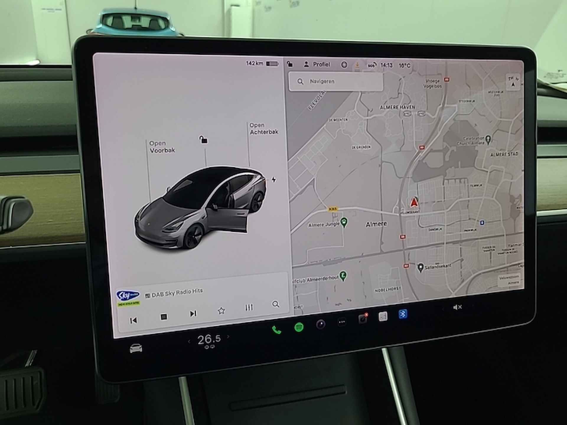 Tesla Model 3 Long Range AWD 75 kWh (461 PK) 1e-Eig, Tesla-Dealer-Onderh, 12-Mnd-BOVAG, NL-Auto, Panoramadak, Leer, Autopilot, Keyless-Entry/Start, Achteruitrijcamera, Parkeersensoren, Bluetooth, Premium-Audio, Stoelverwarming-V+A, DAB, Licht-Zicht-Pakket, Lm-Velgen-18Inch, Privacy-Glas - 12/20