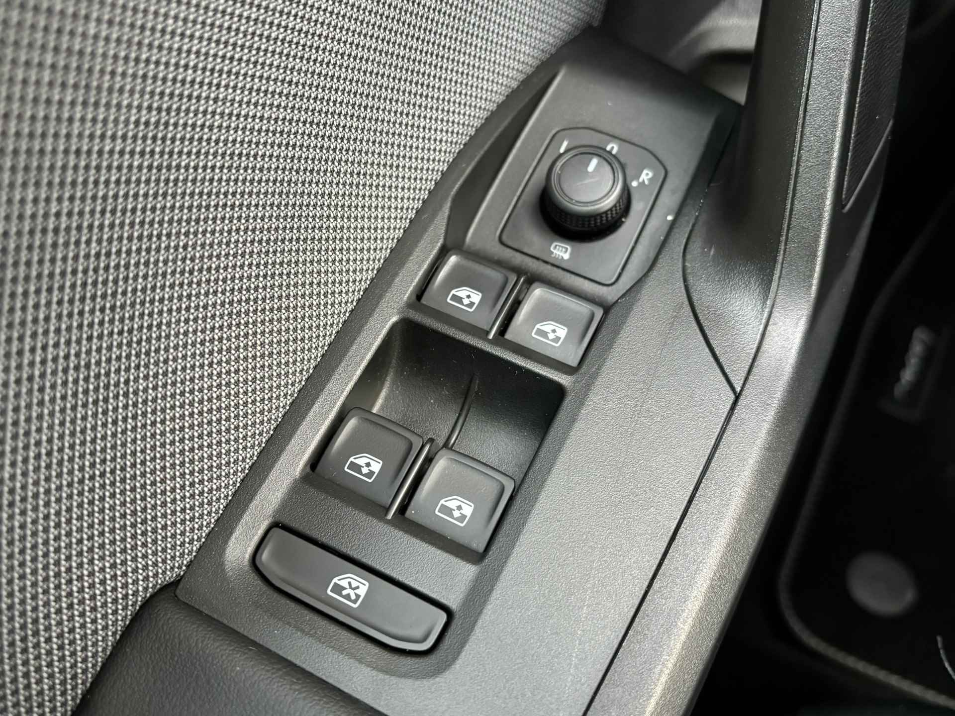 SEAT Leon 1.0 eTSI 110 pk Style Business Intense 7-DSG | Apple Carplay/Android Auto | Camera | Cruise control adaptief | - 14/31