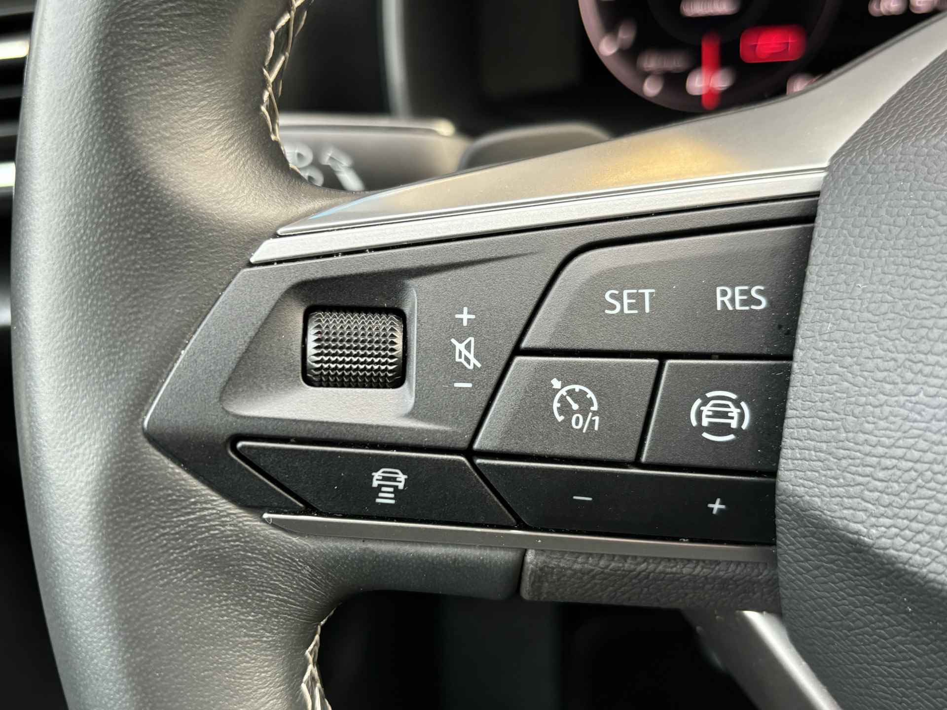 SEAT Leon 1.0 eTSI 110 pk Style Business Intense 7-DSG | Apple Carplay/Android Auto | Camera | Cruise control adaptief | - 17/31