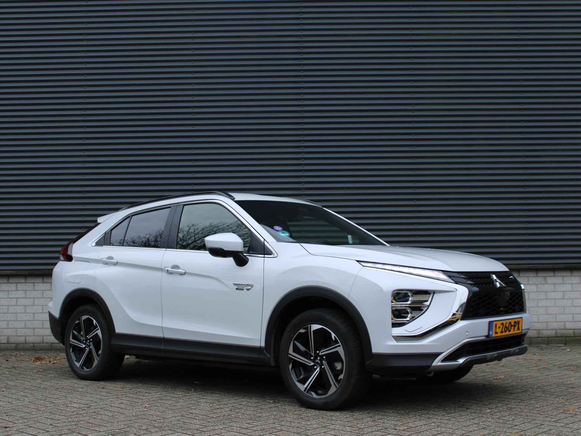 Mitsubishi Eclipse Cross 2.4 PHEV S-AWC 98pk Automaat First Edition | Trekhaak | Head-Up | Navigatie | Stoelverwarming | Cruise Control | Parkeersensoren Voor en Achter - 3/27