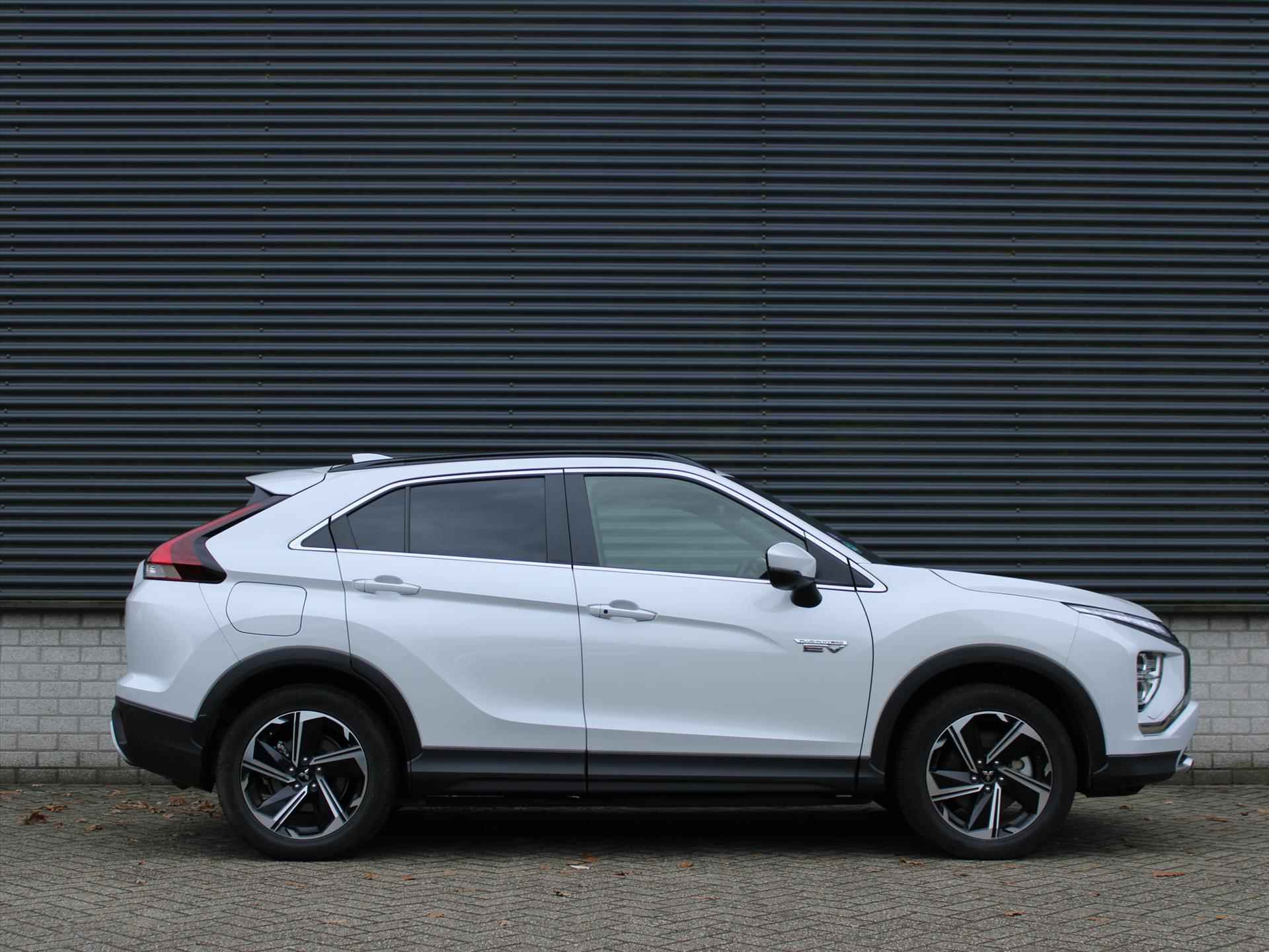 Mitsubishi Eclipse Cross 2.4 PHEV S-AWC 98pk Automaat First Edition | Trekhaak | Head-Up | Navigatie | Stoelverwarming | Cruise Control | Parkeersensoren Voor en Achter - 4/27