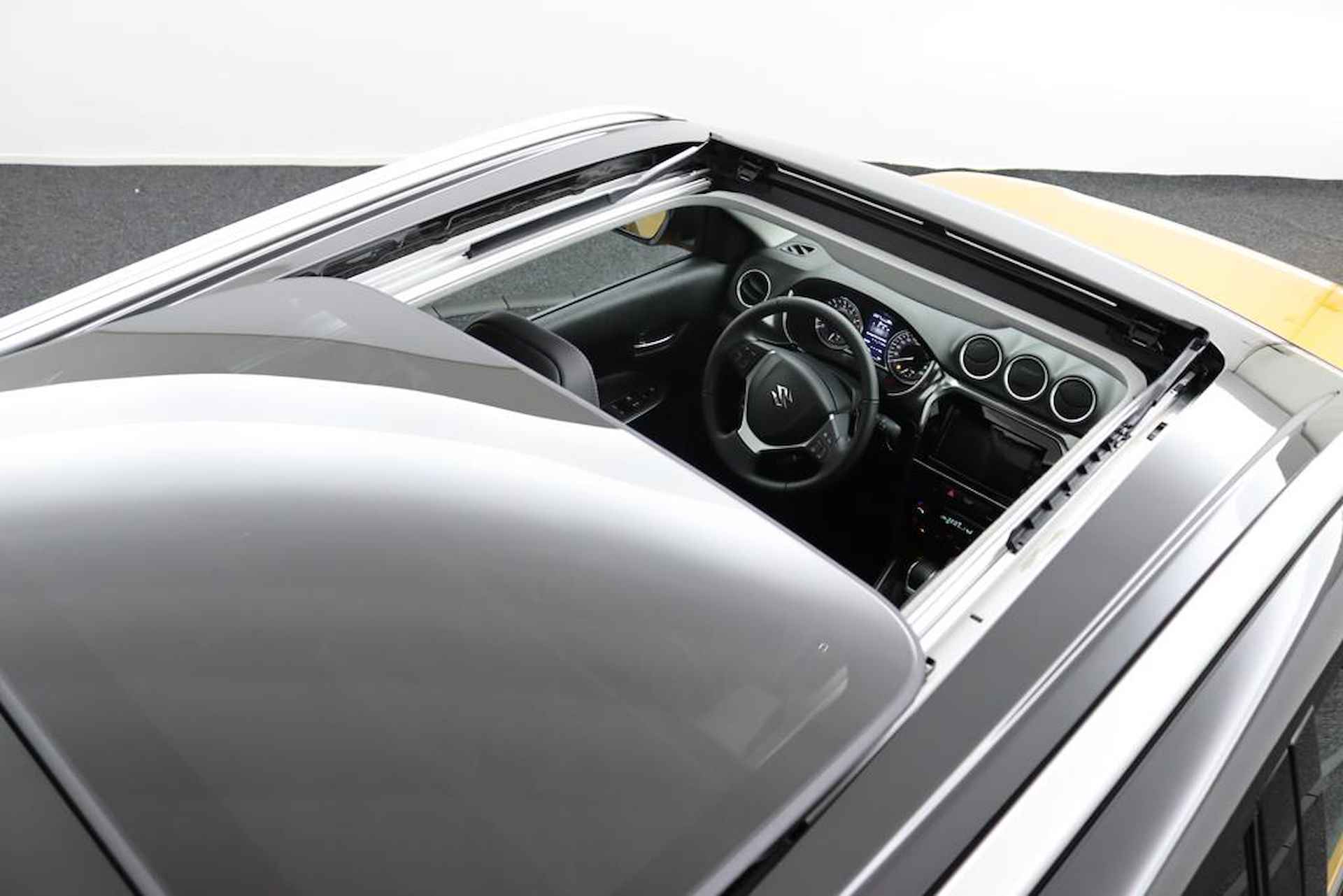 Suzuki Vitara 1.5 Hybrid Style Automaat | Schuif- Kanteldak | Keyless Entry | Parkeersensoren Rondom | Navigatie | 6 Jaar Garantie | - 9/49