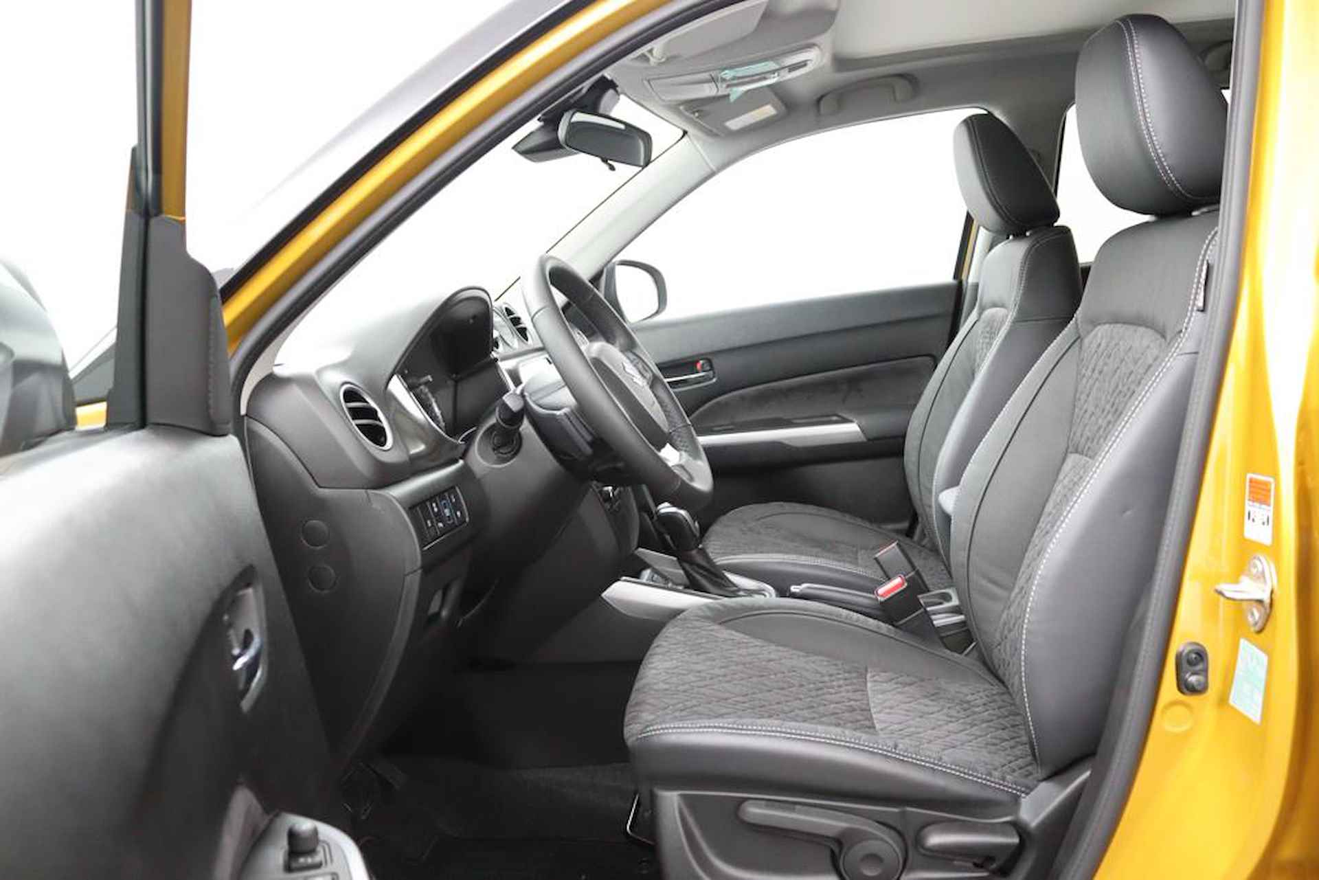 Suzuki Vitara 1.5 Hybrid Style Automaat | Schuif- Kanteldak | Keyless Entry | Parkeersensoren Rondom | Navigatie | 6 Jaar Garantie | - 13/49
