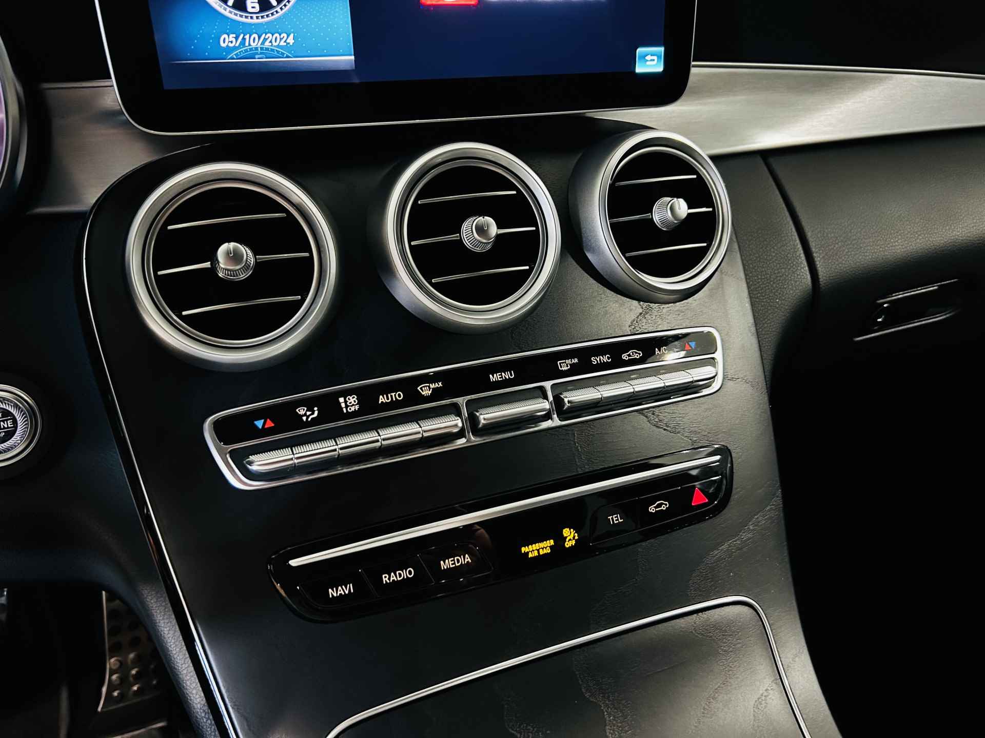 Mercedes-Benz C-Klasse 180 AMG // Panoramadak // Multibeam LED // Sfeerverlichting // Carplay // Digitaal Dashboard // Camera - 8/50