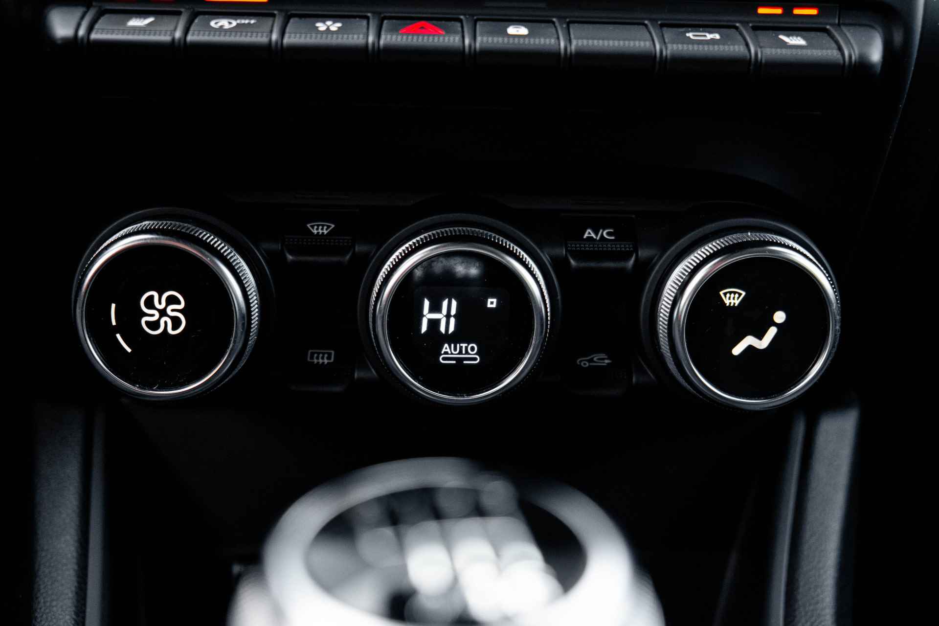 Renault Captur 1.3 TCe 140 Intens | 360 camera | Stuur en stoelverwarming | | incl. Bovag rijklaarpakket met 12 maanden garantie - 45/60