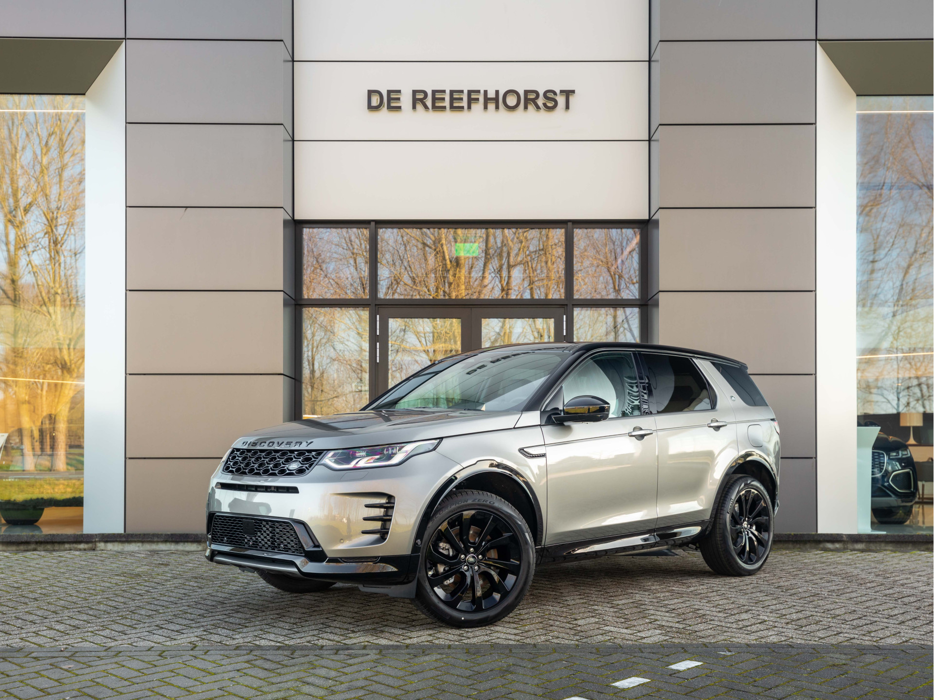 Land Rover Discovery Sport P270e PHEV Dynamic Edition | Light Oyster | 3D Surround Camera | Meridian Surround Audio