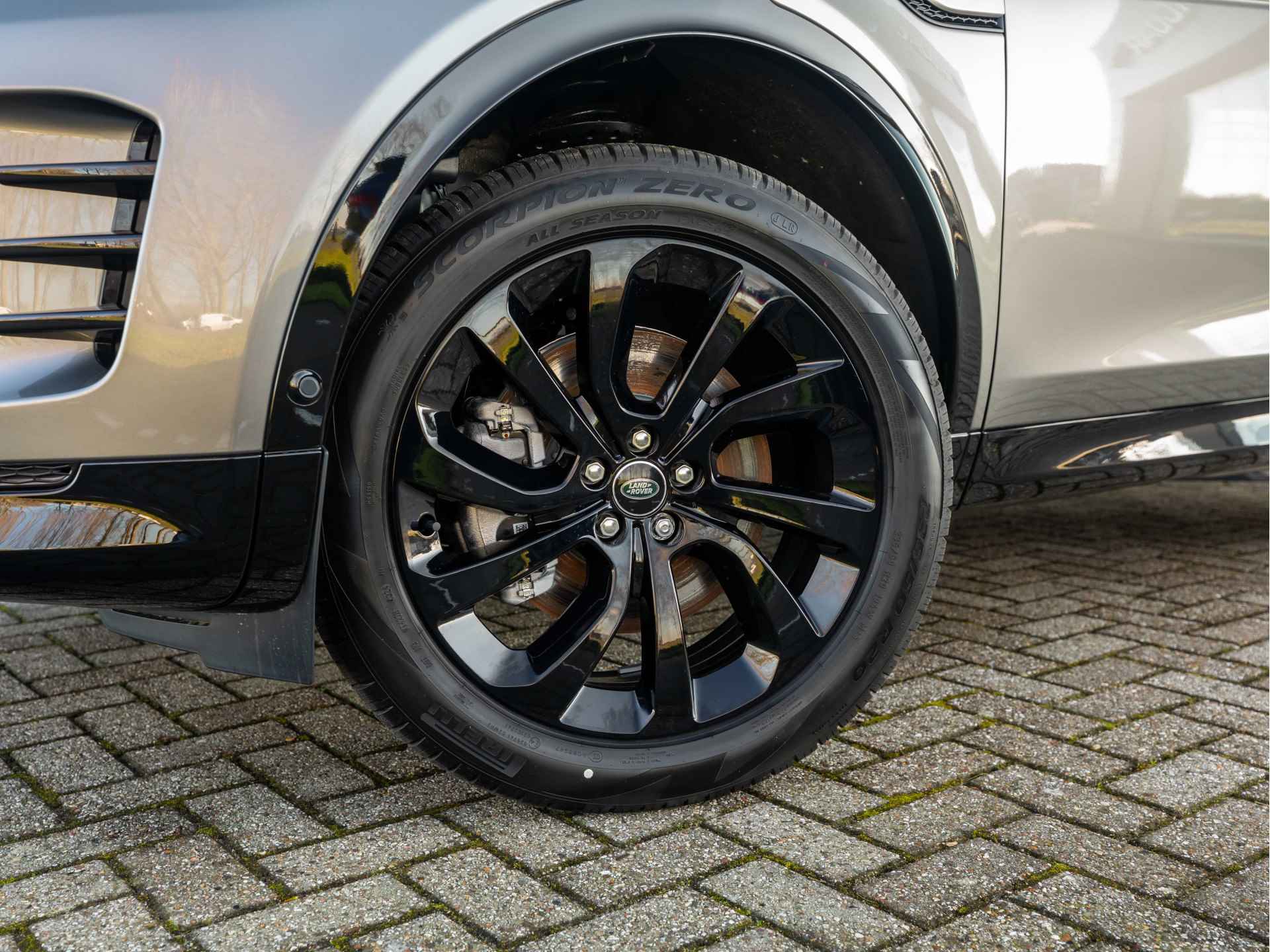 Land Rover Discovery Sport P270e PHEV Dynamic Edition | Light Oyster | 3D Surround Camera | Meridian Surround Audio - 3/59