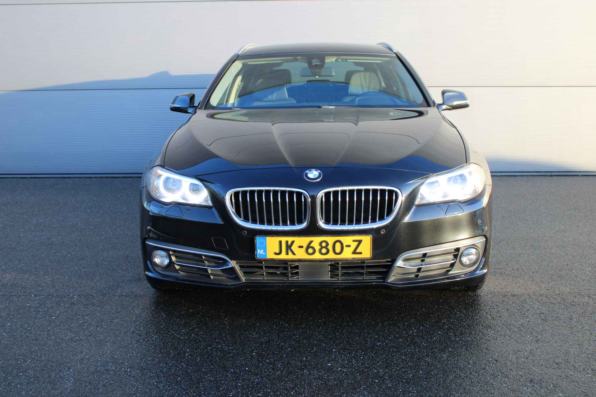 BMW 5 Serie Touring 520i Luxury Edition NAVI | TREKHAAK | PDC voor en achter | LEDER | - 2/30