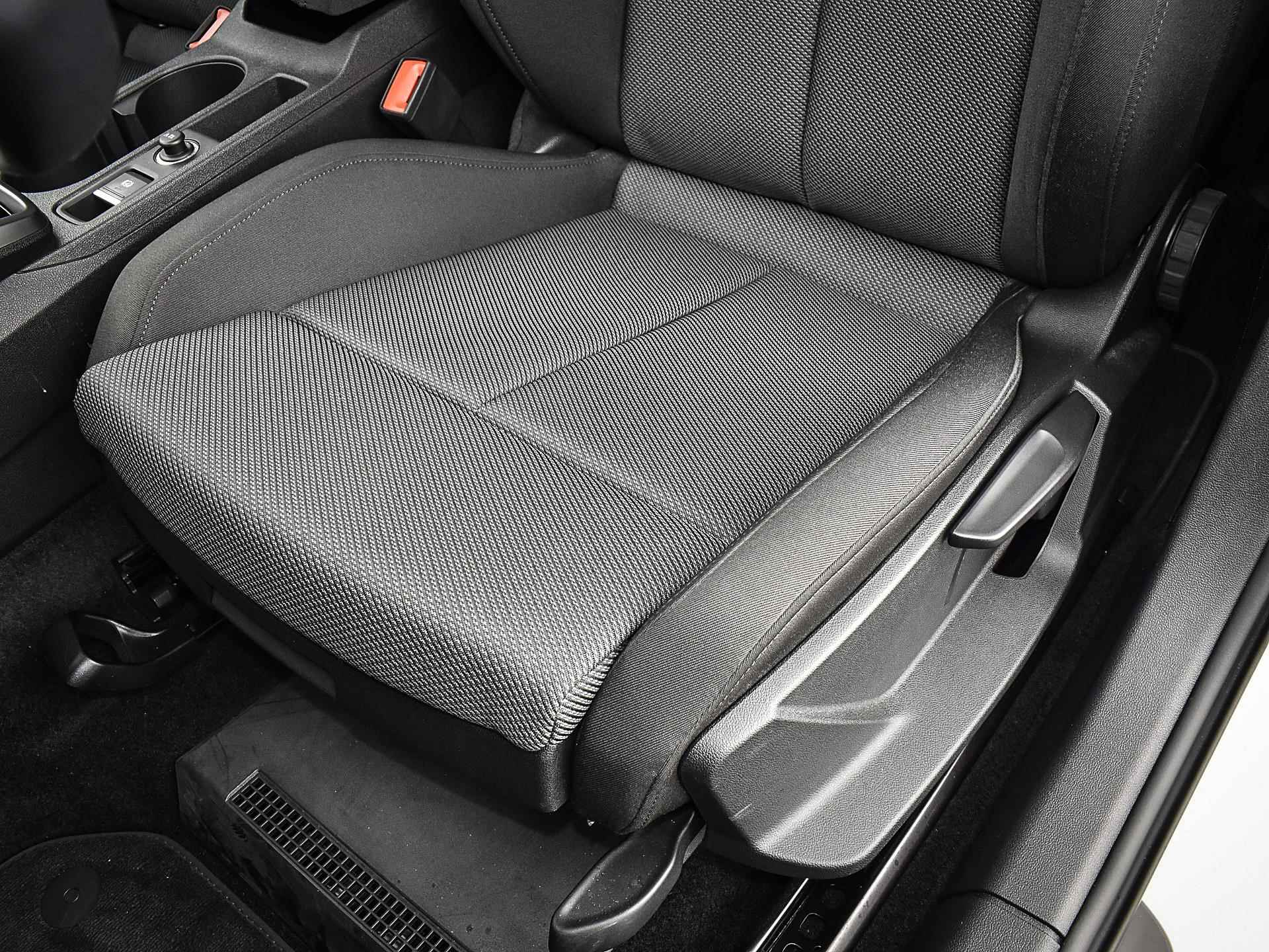Audi A3 Sportback 30 TFSI Advanced edition | Panorama dak | Sportstoelen | Achteruitrijcamera | LM velgen 18" | - 10/31