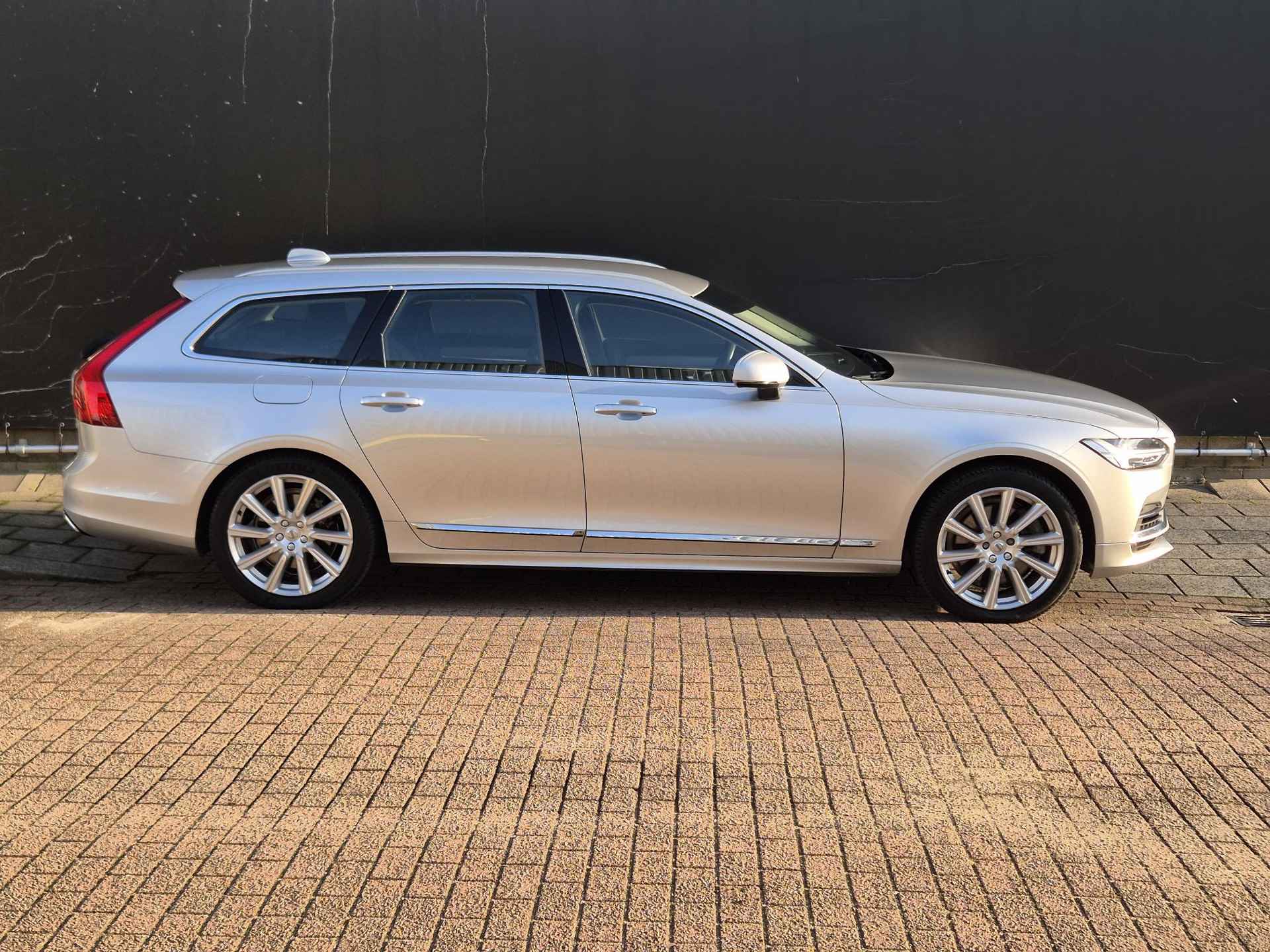 Volvo V90 2.0 T8 AWD Inscription | PHEV | Trekhaak Elektrisch Uitklapbaar | 390PK | 360 ° Camera | Head Up Display | Dode Hoek Detectie | Dealer Onderhouden | - 4/47