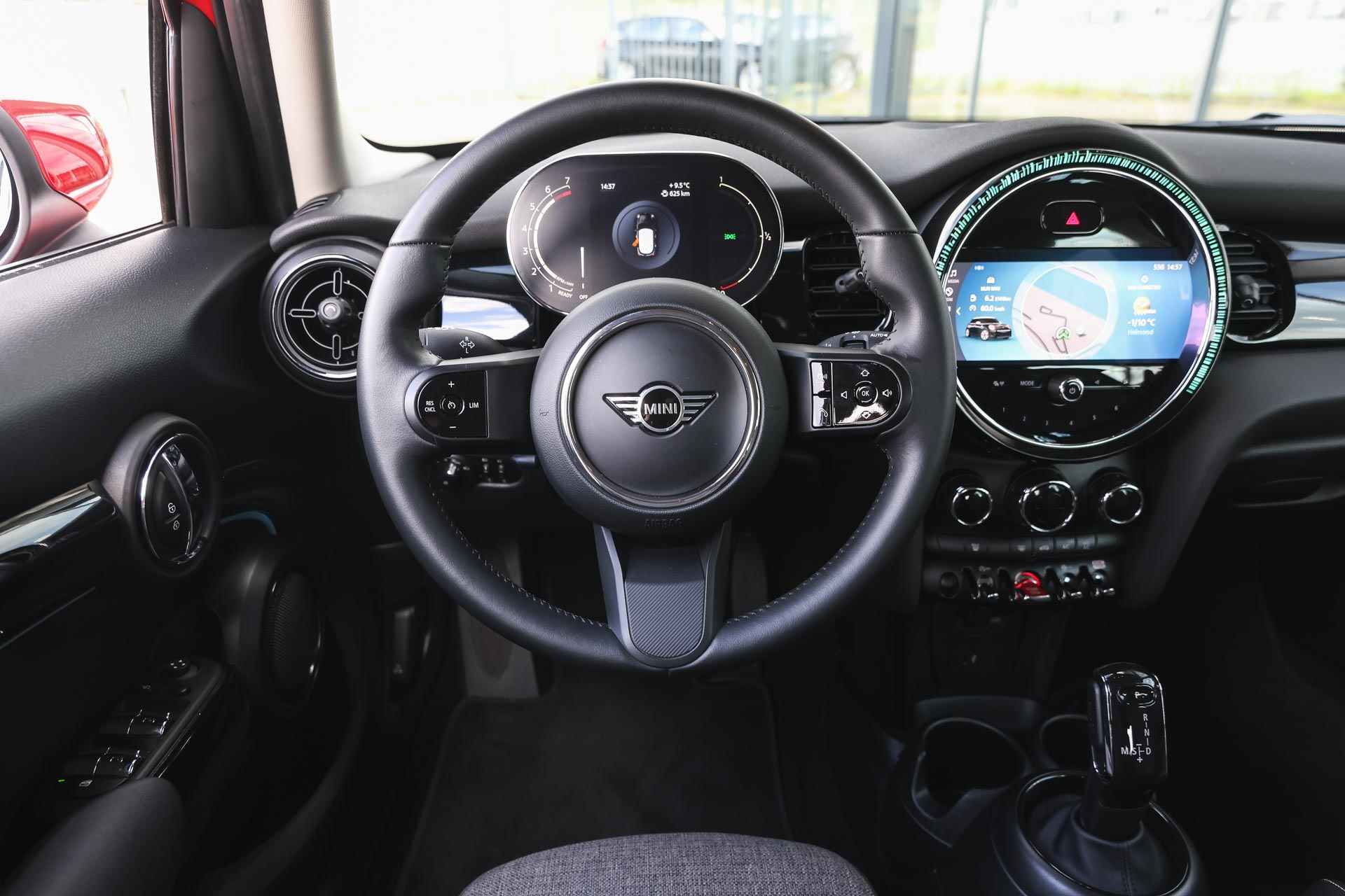 MINI Hatchback Cooper Classic Automaat / Sportstoelen / Cruise Control / LED / PDC achter / Navigatie / Airconditioning / Multifunctioneel stuurwiel - 4/27