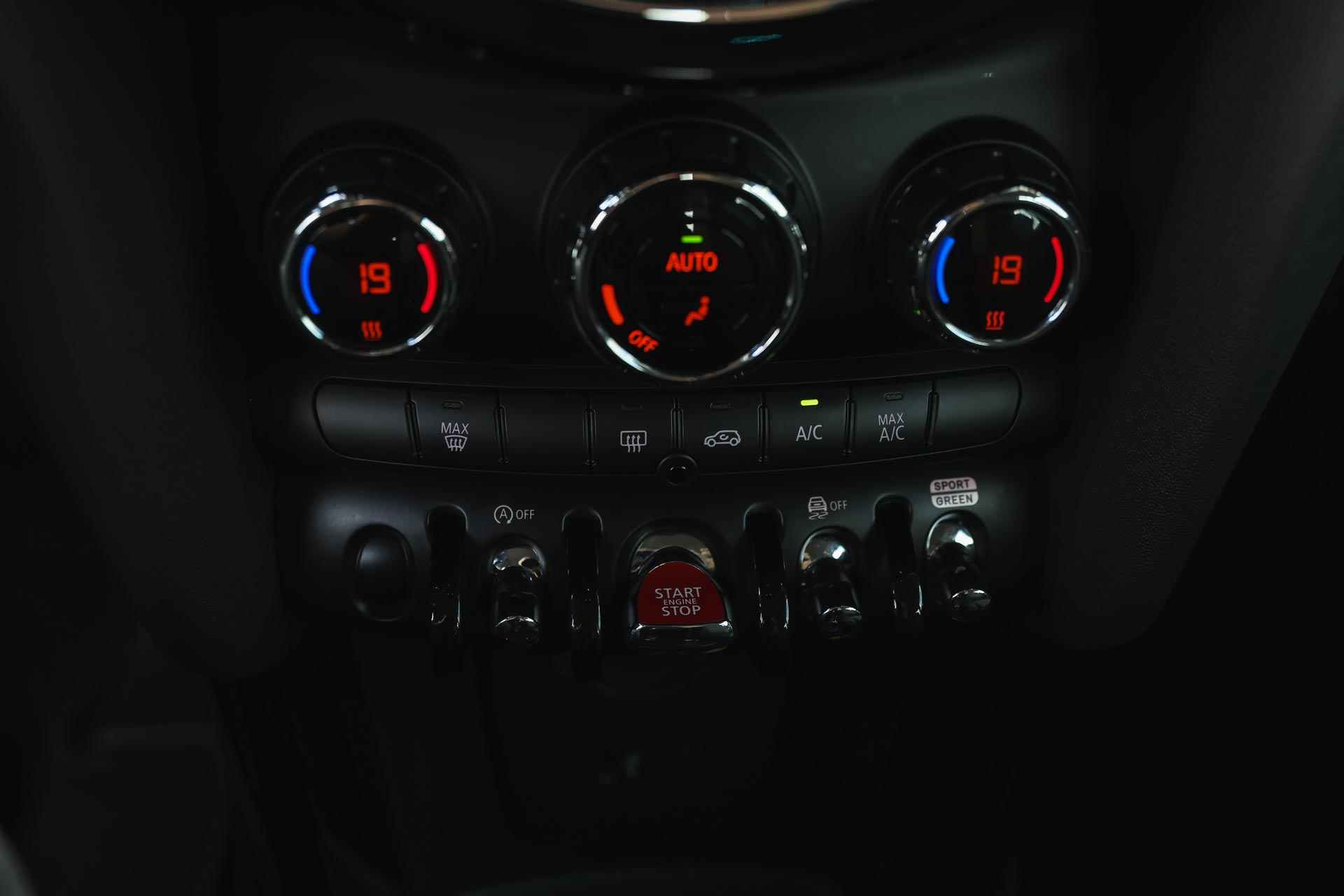 MINI Hatchback Cooper Classic Automaat / Sportstoelen / Cruise Control / LED / PDC achter / Navigatie / Airconditioning / Multifunctioneel stuurwiel - 16/27