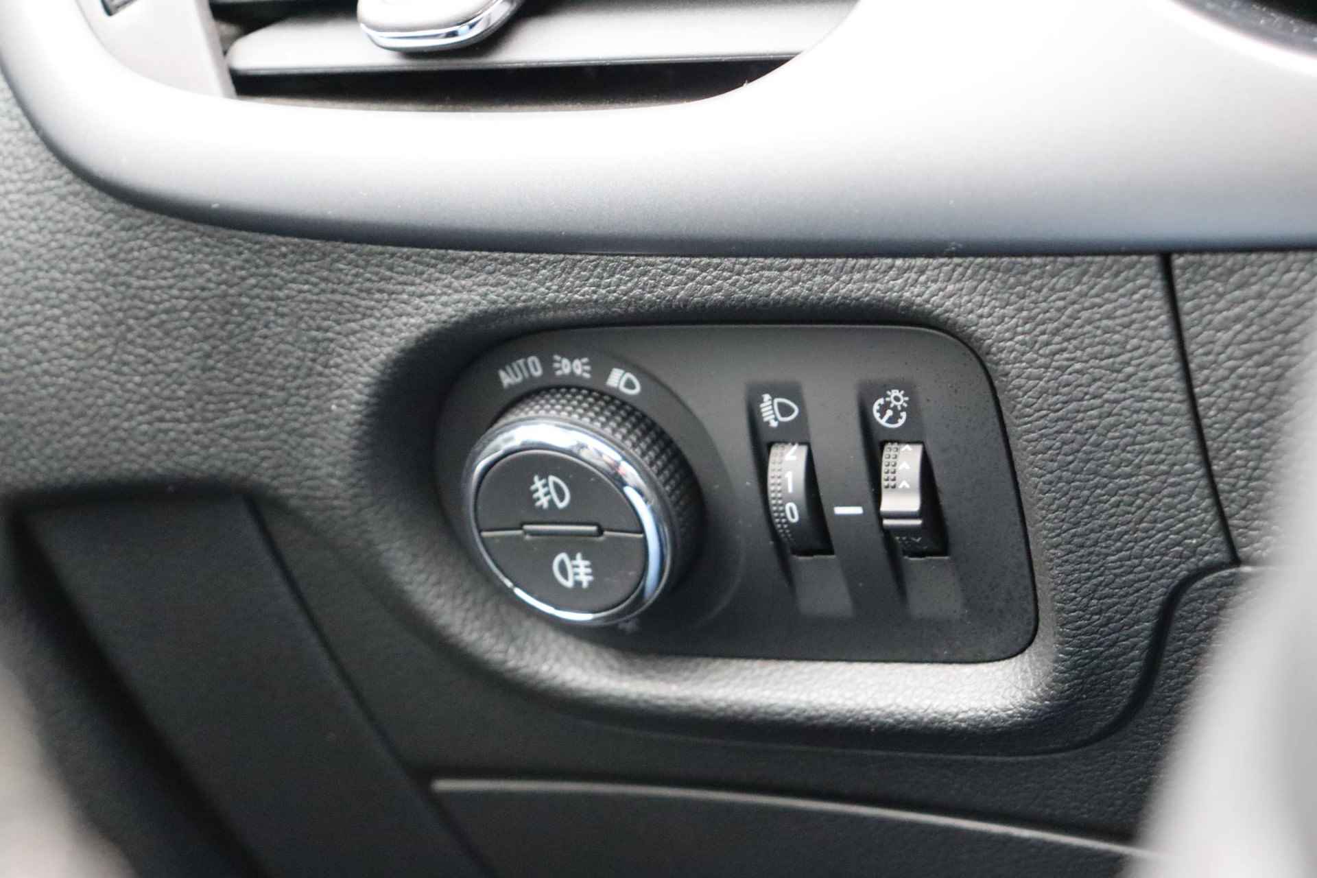 Opel Astra 1.2 Business Edition / Carplay / Navi / 17'' LMV / Climate - 29/40