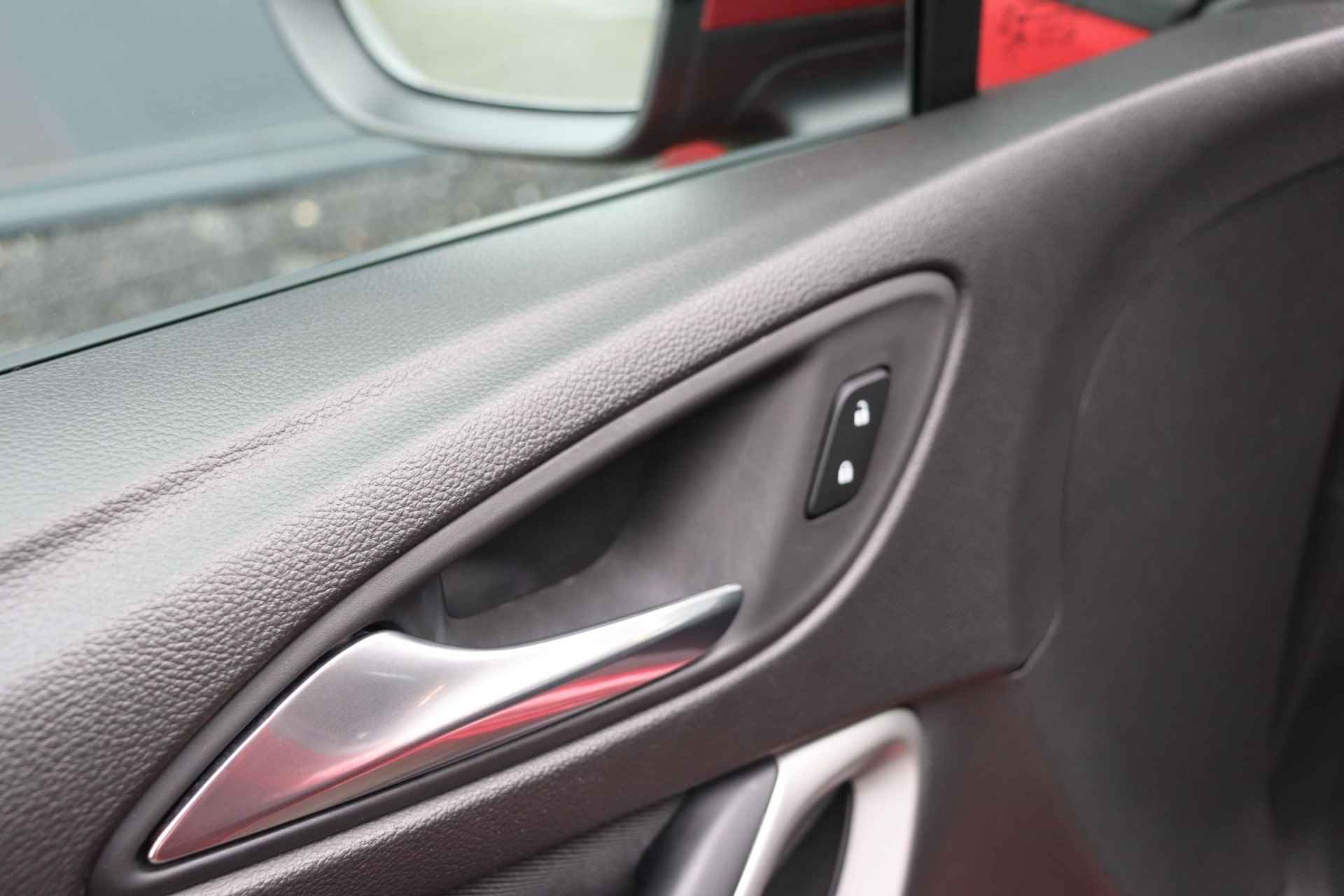 Opel Astra 1.2 Business Edition / Carplay / Navi / 17'' LMV / Climate - 30/40