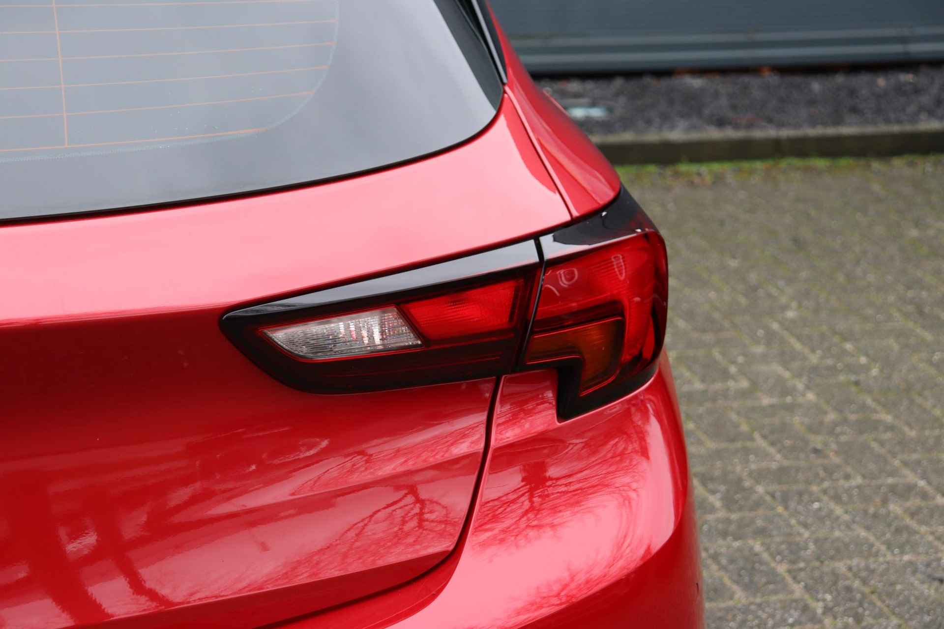 Opel Astra 1.2 Business Edition / Carplay / Navi / 17'' LMV / Climate - 35/40