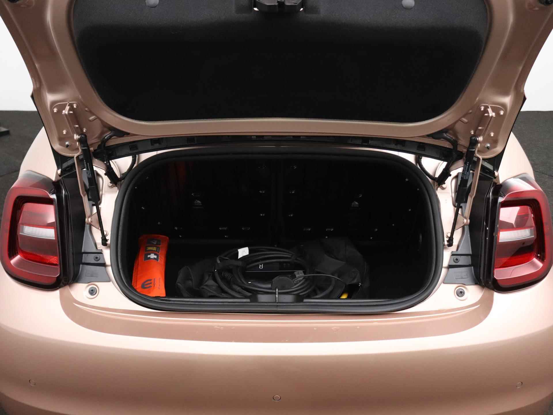 Fiat 500E Cabrio Icon 42kWh | NAV | CARPLAY | CAM | PDC | ECC | LMV | LED | €2000,- SUBSIDIE! - 17/20