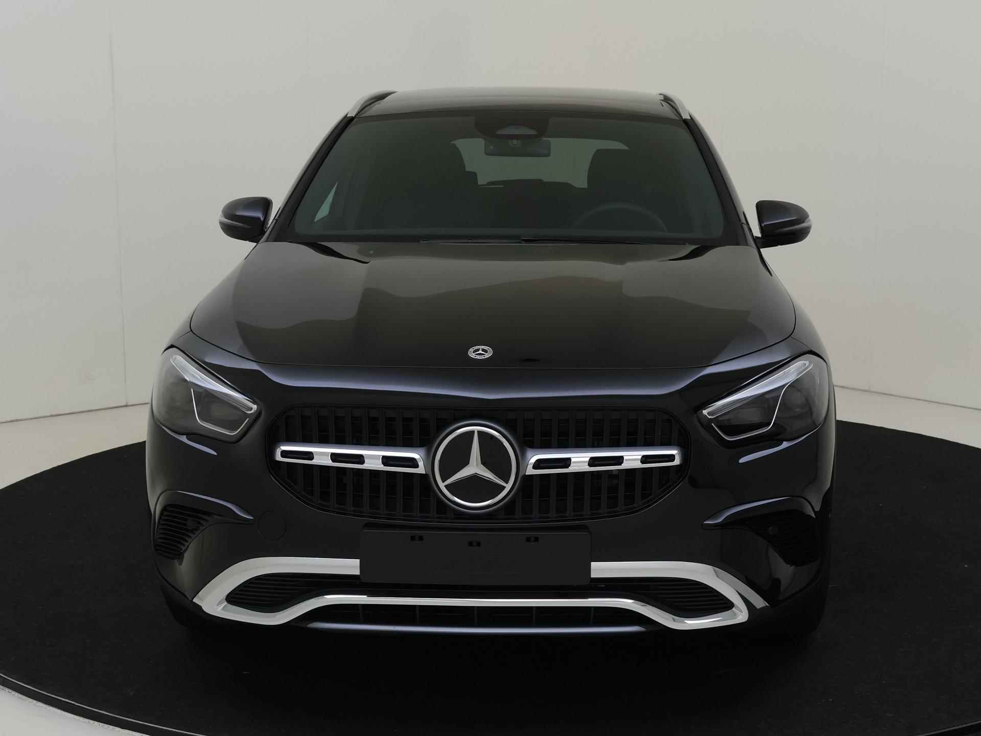 Mercedes-Benz GLA-klasse 180 Star Edition Luxury Line Smartphone-integratie / DISTRONIC / Dodehoekassistent / Panoramaschuifdak / Trekhaak / Multibeam - 9/34