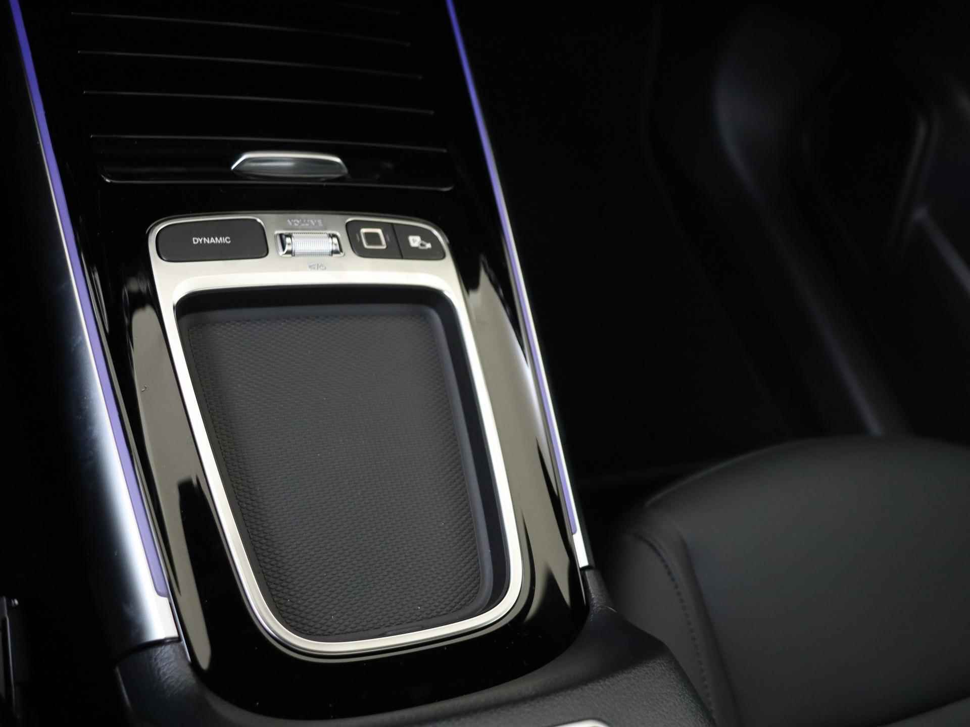 Mercedes-Benz GLA-klasse 180 Star Edition Luxury Line Smartphone-integratie / DISTRONIC / Dodehoekassistent / Panoramaschuifdak / Trekhaak / Multibeam - 21/34