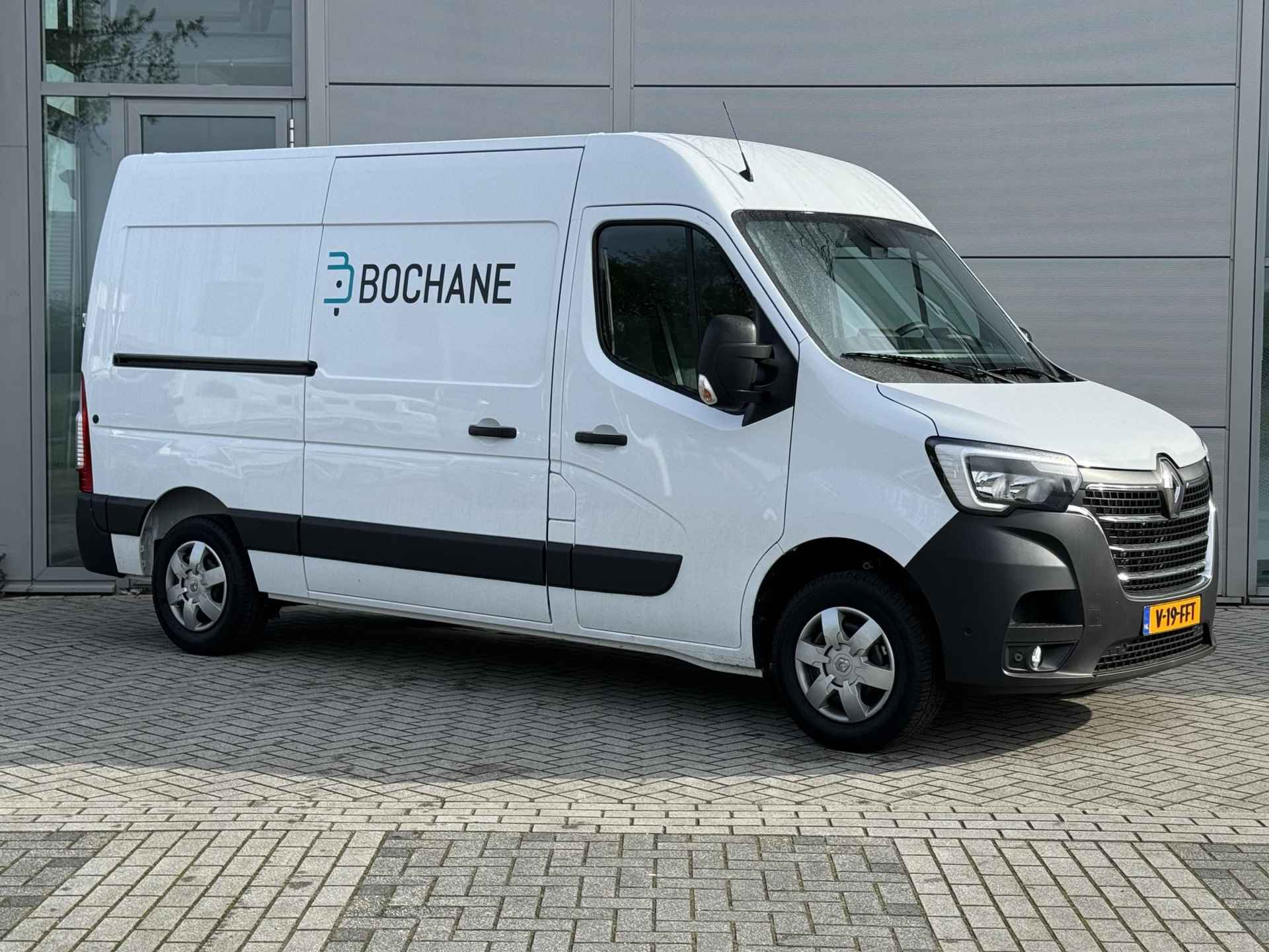 Renault Master 2.3 dCi 135 T35 L2H2 Work Edition | DEMO | AIRCO | CRUISE CONTROL | NAVIGATIE | CAMERA | PARKEER SENSOREN VOOR + ACHTER | - 10/17