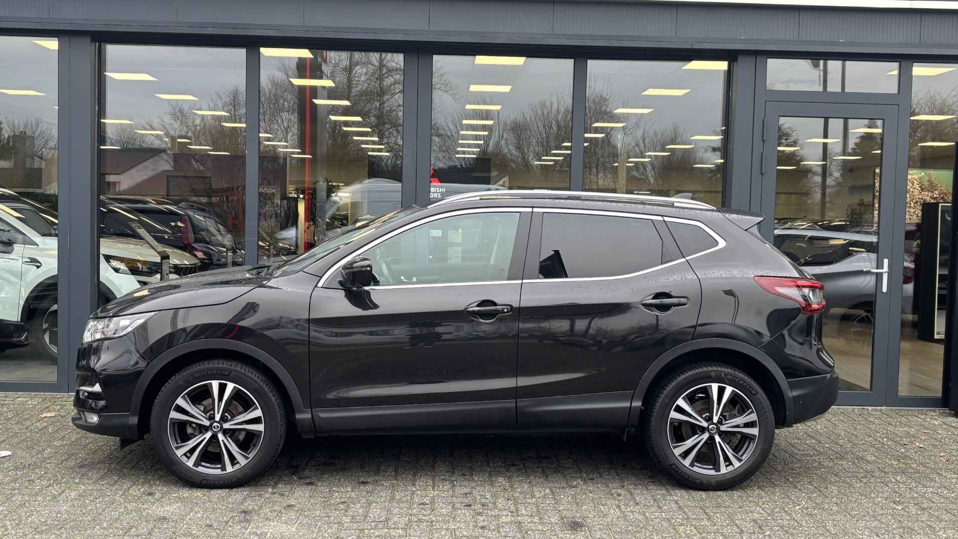 Nissan Qashqai 1.3 DIG-T N-Connecta | Panoramadak | 360 Camera | Stoelverwarming - 19/30