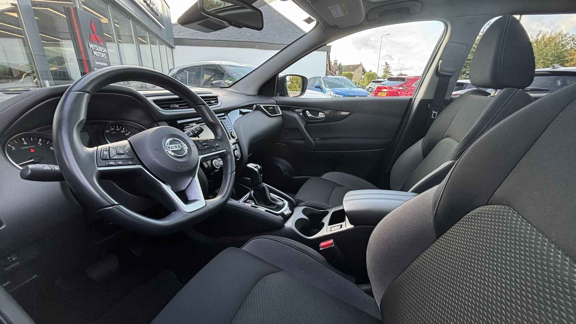 Nissan Qashqai 1.3 DIG-T N-Connecta | Panoramadak | 360 Camera | Stoelverwarming - 27/30