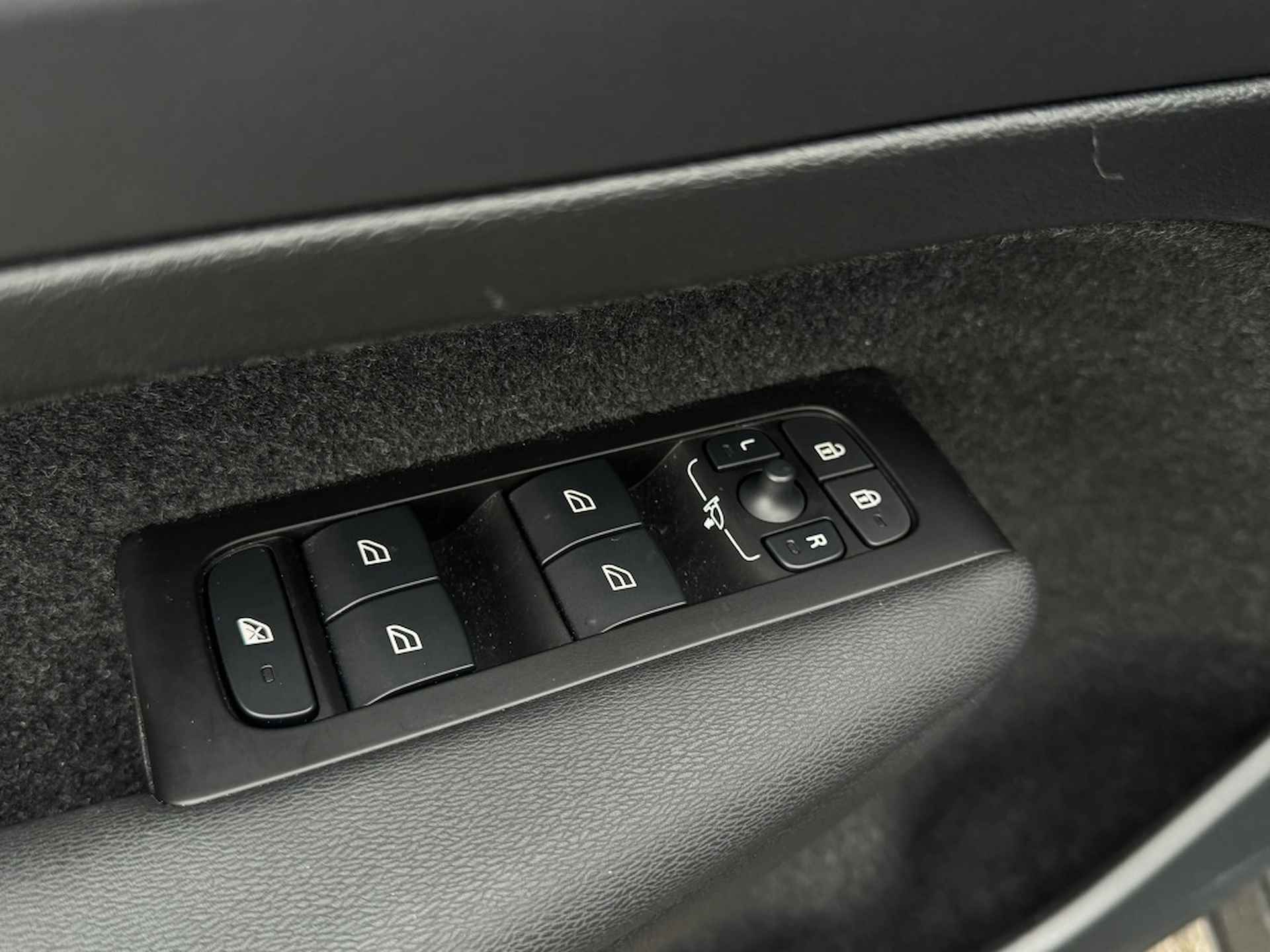 Volvo XC40 1.5 T2 Momentum| Navi, Camera, Trekhaak, AppleCarPlay - 9/26