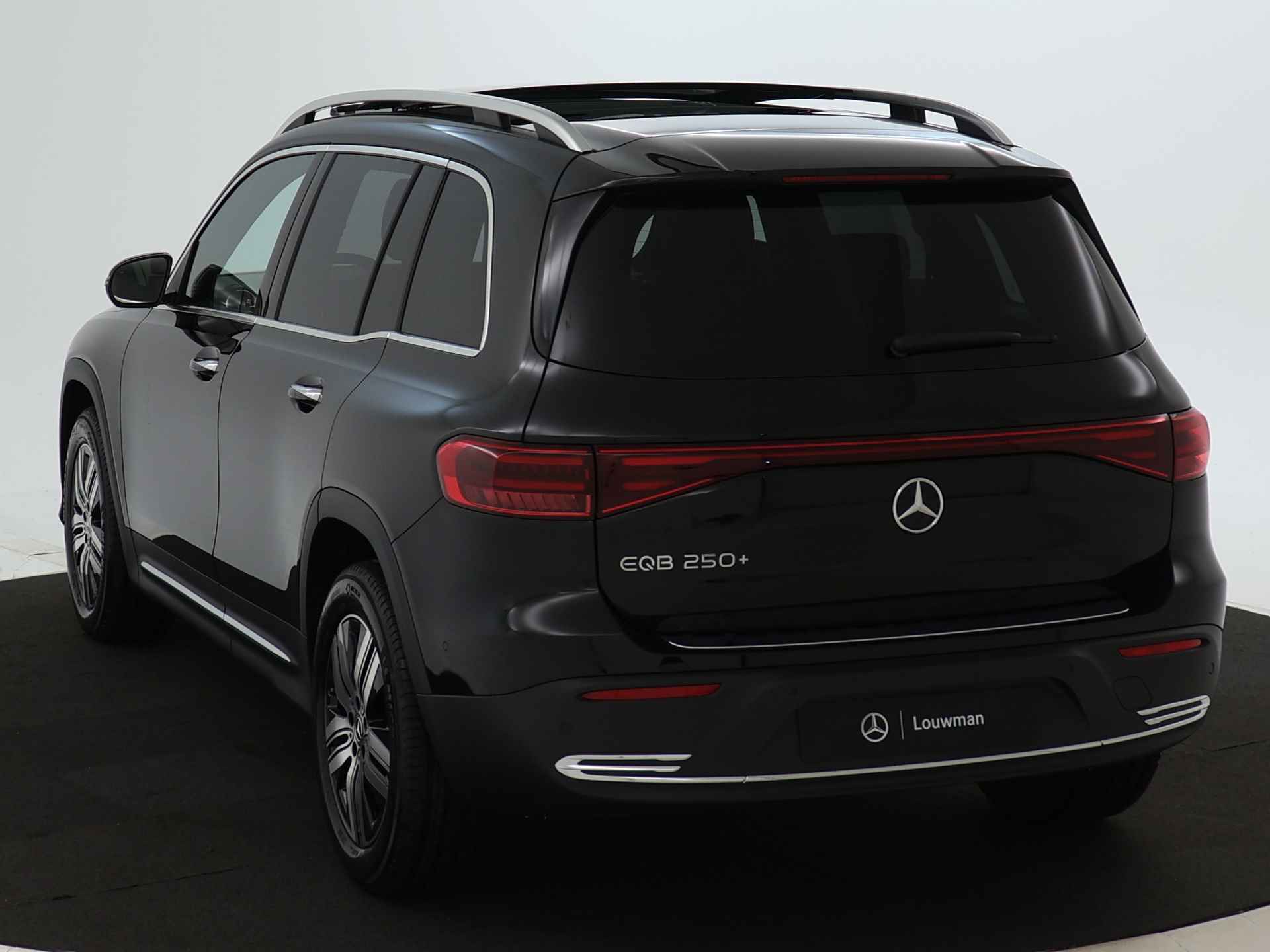 Mercedes-Benz EQB 250+ Luxury Line LIMITED 71 kWh | Parkeerpakket met achteruitrijcamera | KEYLESS-GO comfort pakket | Dodehoekassistent | EASY PACK achterklep | GUARD 360° Voertuigbescherming Plus | Premium pakket | - 4/42