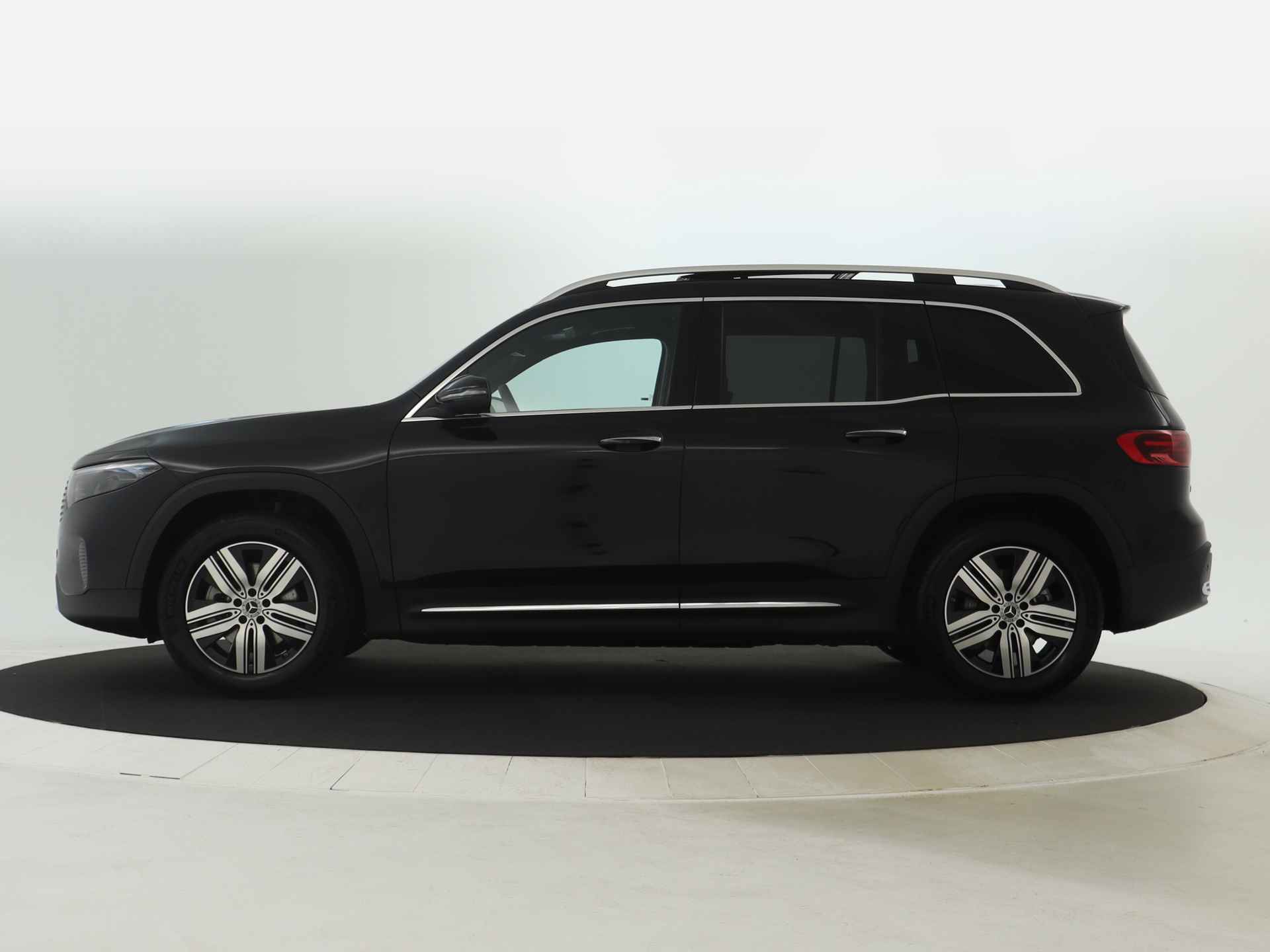 Mercedes-Benz EQB 250+ Luxury Line LIMITED 71 kWh | Parkeerpakket met achteruitrijcamera | KEYLESS-GO comfort pakket | Dodehoekassistent | EASY PACK achterklep | GUARD 360° Voertuigbescherming Plus | Premium pakket | - 23/42