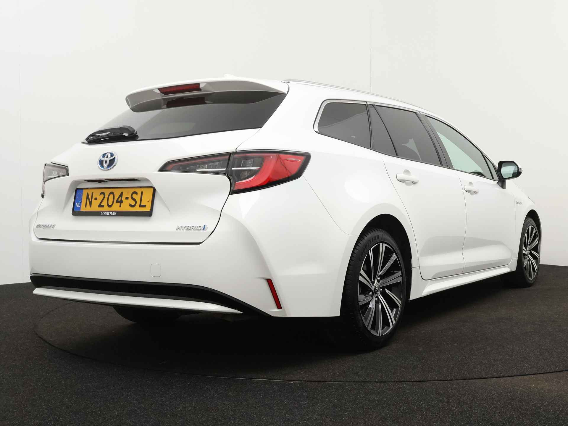 Toyota Corolla Touring Sports 1.8 Hybrid Dynamic | Camera | Climate Control | LM velgen | Cruise Control Adaptief | Stoelverwarming | Draadloze telefoonlader | - 3/43