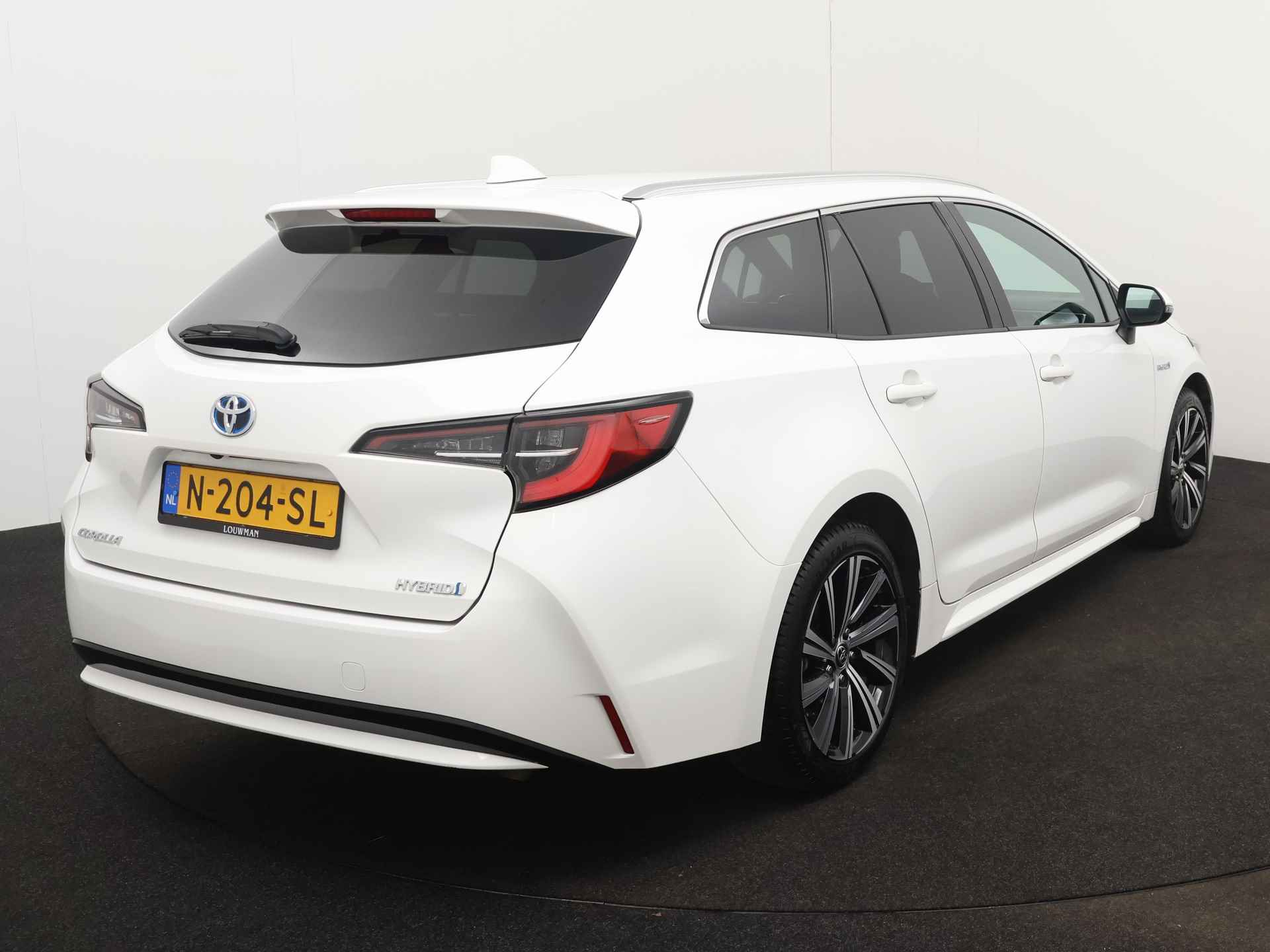 Toyota Corolla Touring Sports 1.8 Hybrid Dynamic | Camera | Climate Control | LM velgen | Cruise Control Adaptief | Stoelverwarming | Draadloze telefoonlader | - 18/43