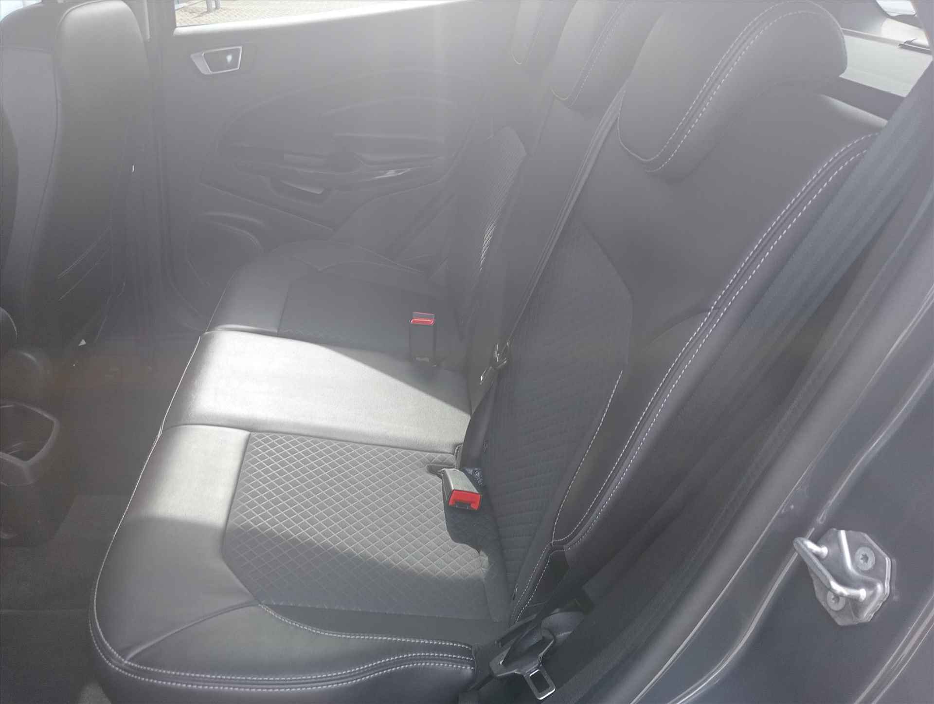 Ford Ecosport 1.0 EcoBoost 125pk Titanium | Afneembare Trekhaak | Parkeer sensoren | Stoel verwarming | Airco | - 7/24
