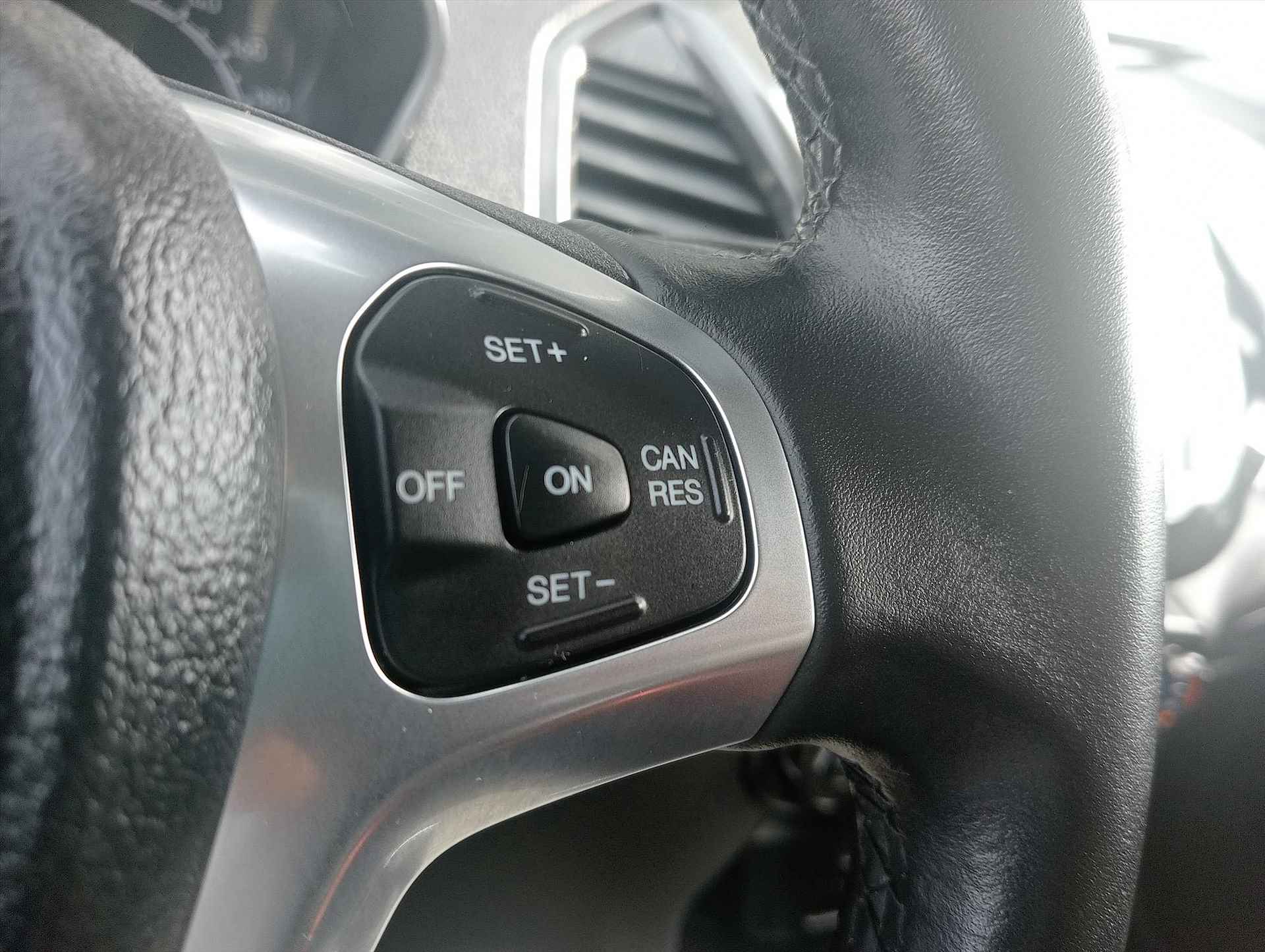 Ford Ecosport 1.0 EcoBoost 125pk Titanium | Afneembare Trekhaak | Parkeer sensoren | Stoel verwarming | Airco | - 12/24