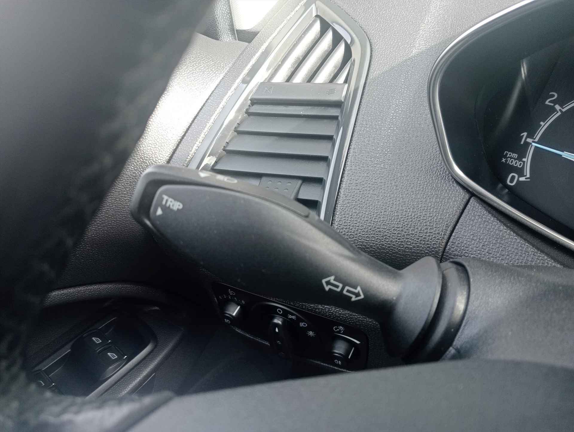 Ford Ecosport 1.0 EcoBoost 125pk Titanium | Afneembare Trekhaak | Parkeer sensoren | Stoel verwarming | Airco | - 19/24