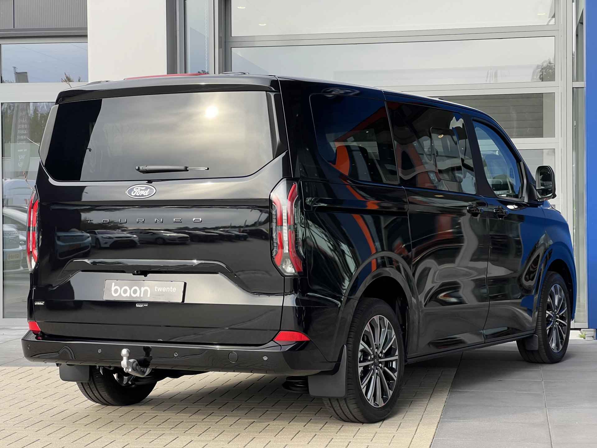 Ford Tourneo Custom 2.5 Plug-IN Hybrid 233 PK L1H1 Titanium X | Incl. BTW & BPM | 8 Persoons | Elektr. Schuifdeuren | Panorama dak | Trekhaak - 5/53