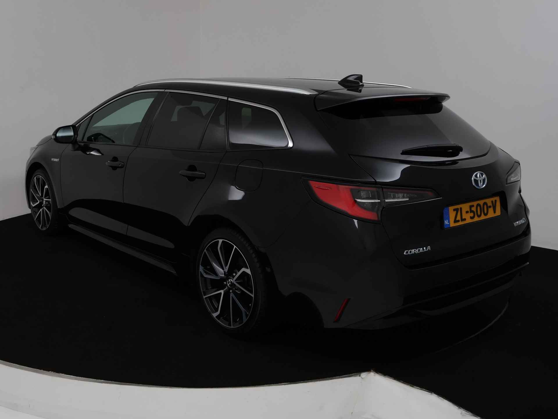 Toyota Corolla Touring Sports 2.0 Hybrid Business Sport Intro | JBL | Navigatie | LM velgen | - 17/40