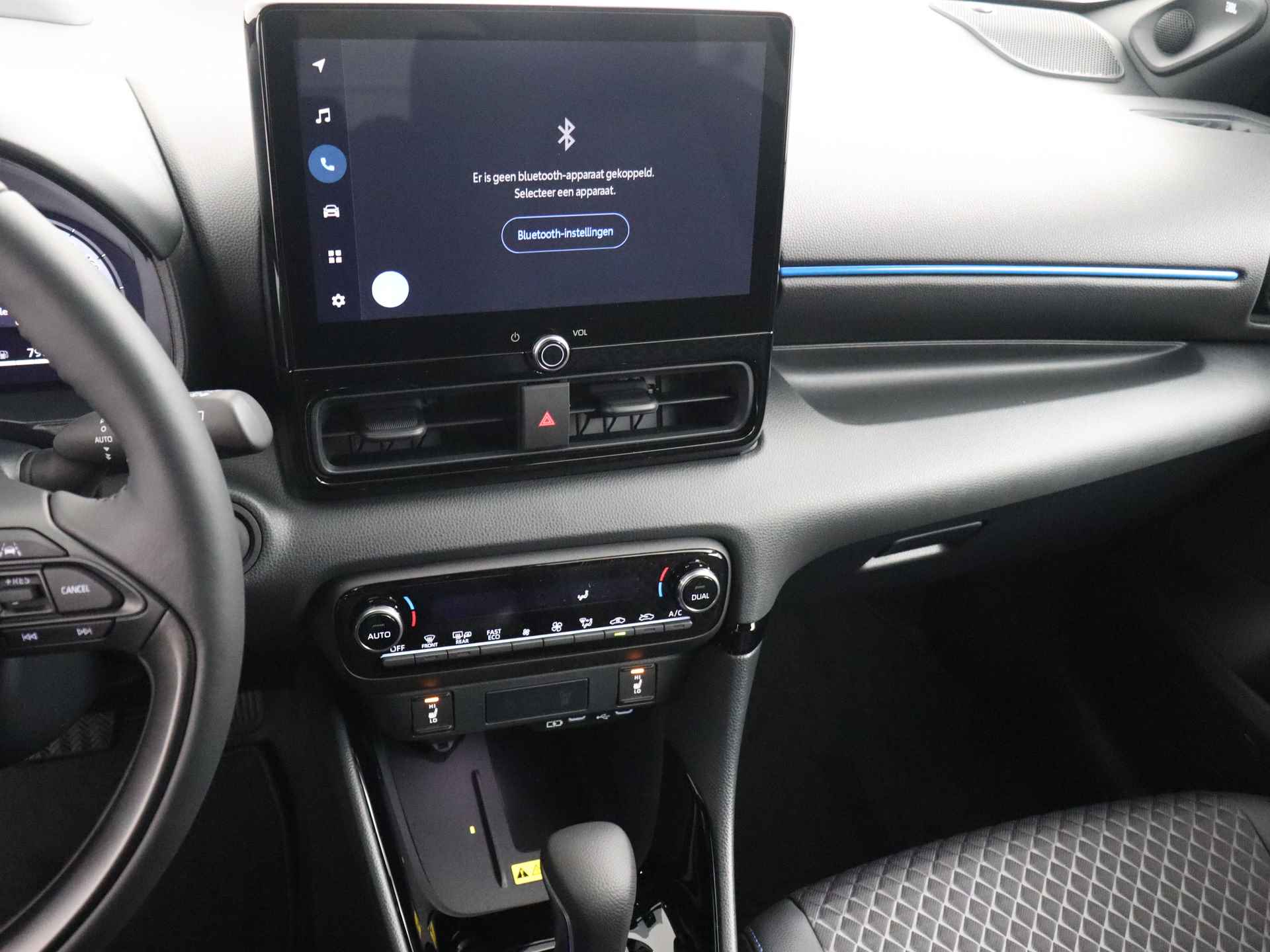 Toyota Yaris Hybrid 130 Launch Edition | DEMO | Navigatie | Parkeersensoren | - 7/37