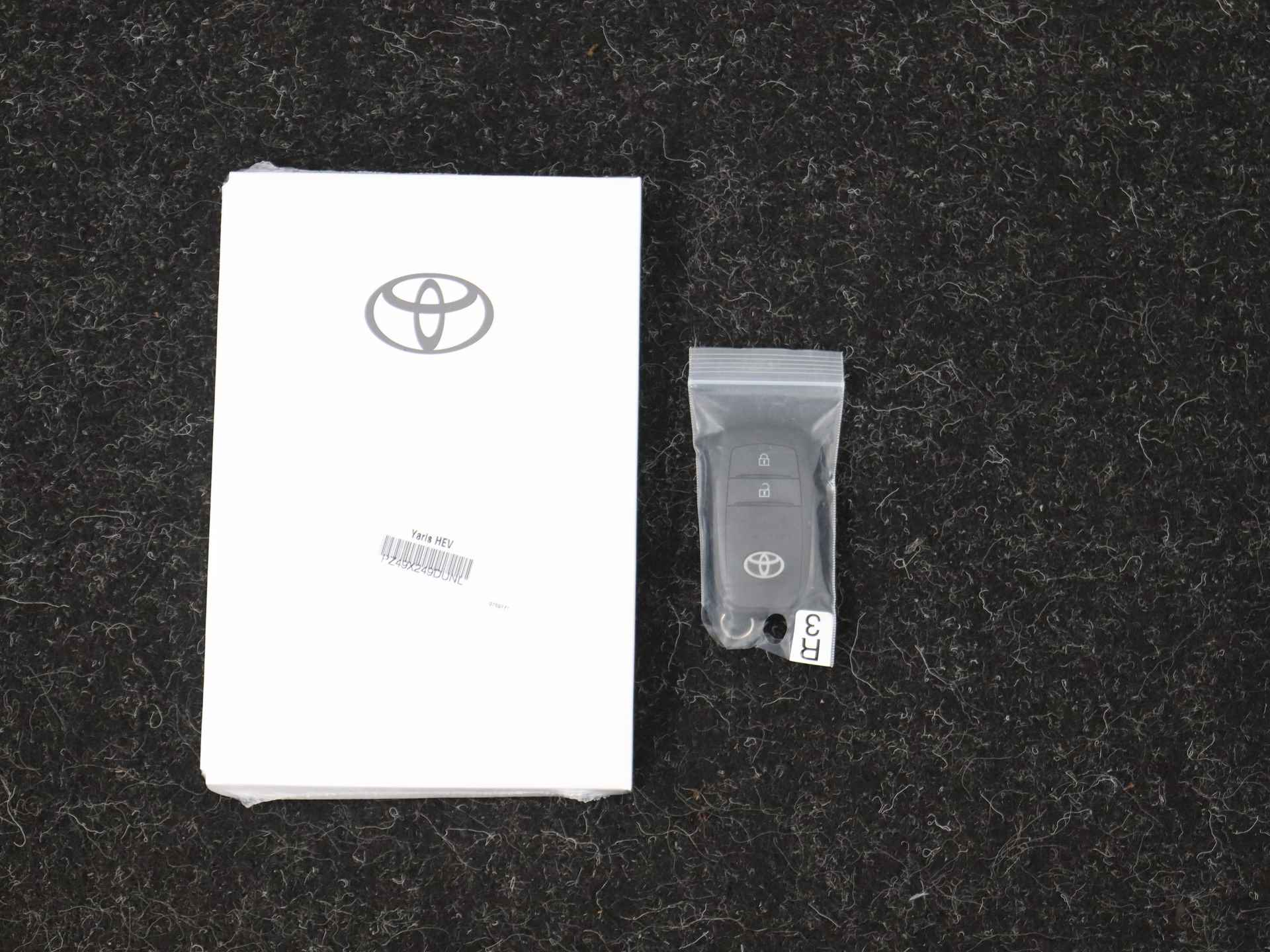 Toyota Yaris Hybrid 130 Launch Edition | DEMO | Navigatie | Parkeersensoren | - 10/37
