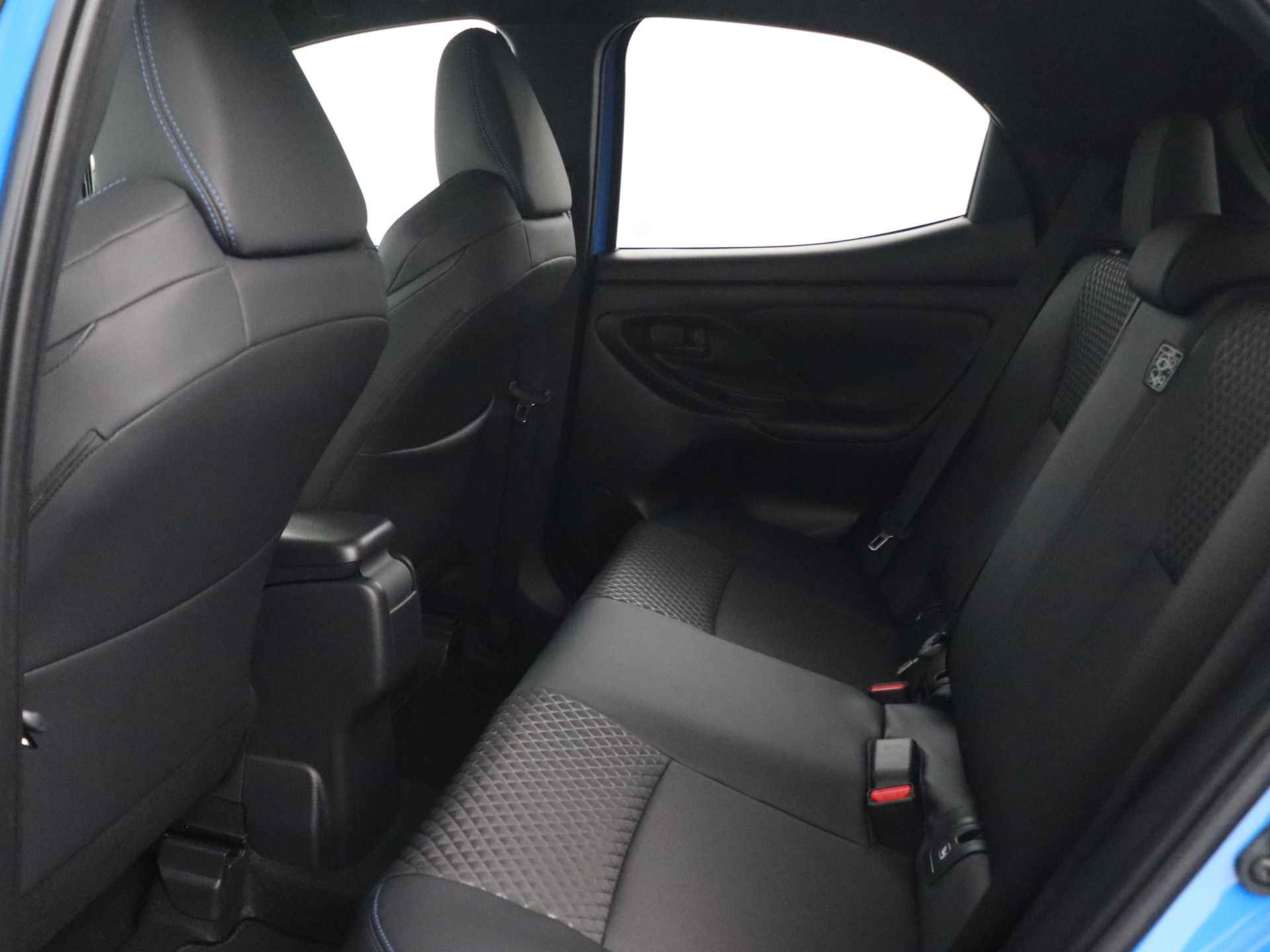 Toyota Yaris Hybrid 130 Launch Edition | DEMO | Navigatie | Parkeersensoren | - 15/37