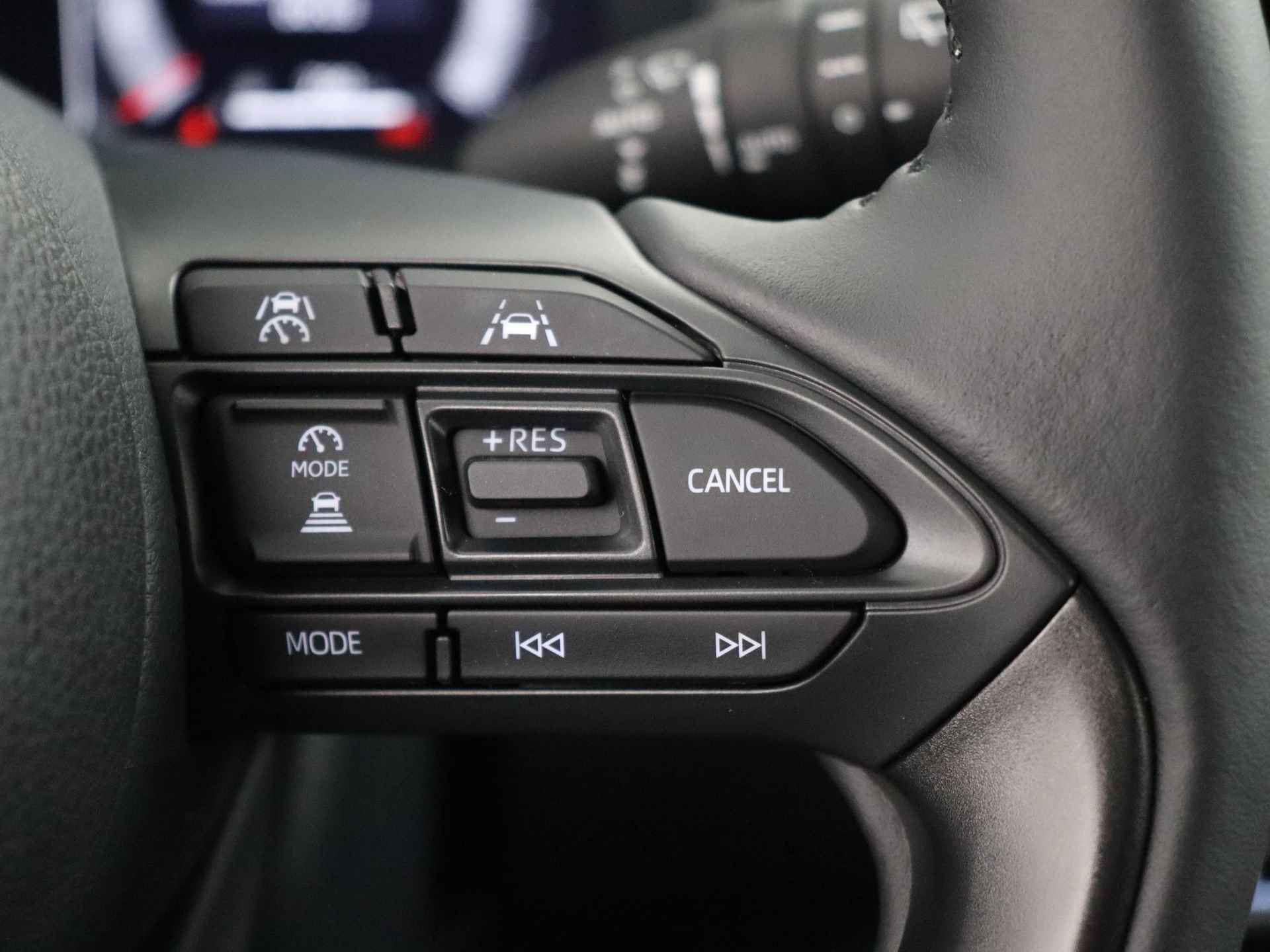 Toyota Yaris Hybrid 130 Launch Edition | DEMO | Navigatie | Parkeersensoren | - 17/37