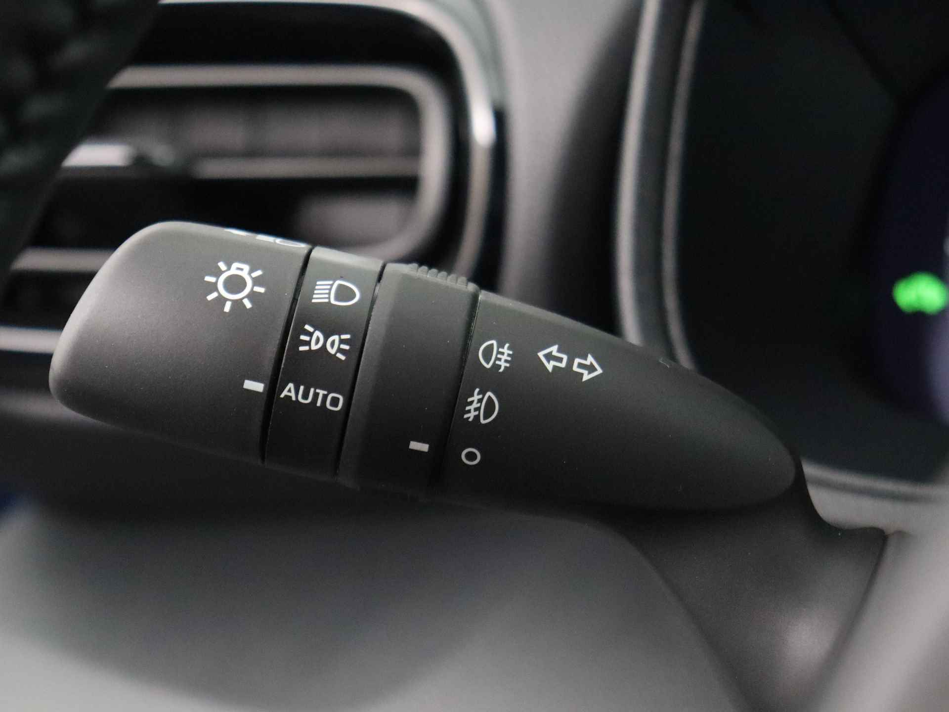 Toyota Yaris Hybrid 130 Launch Edition | DEMO | Navigatie | Parkeersensoren | - 18/37