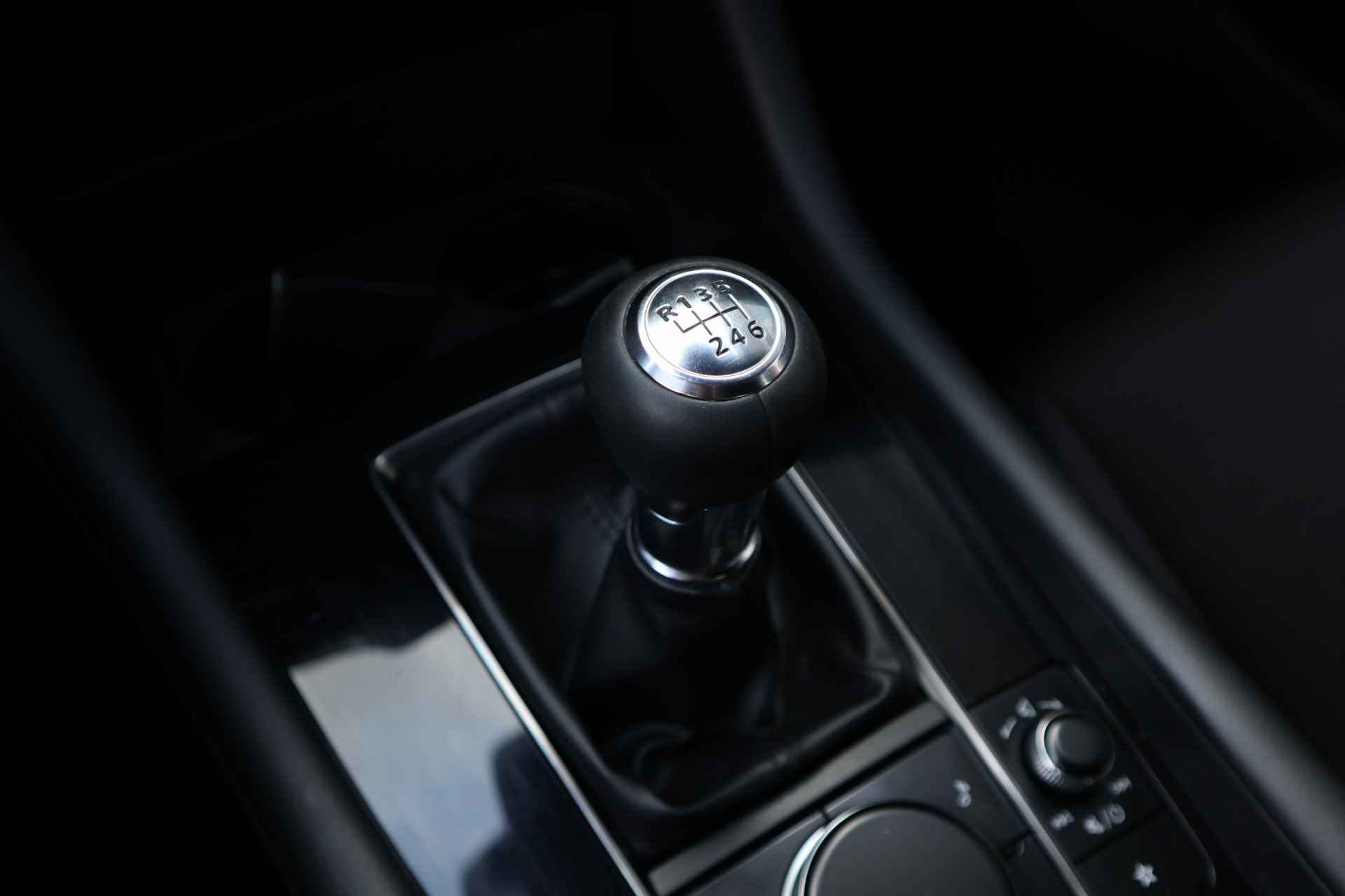 Mazda 3 2.0 e-SkyActiv-X M Hybrid 186 NL-AUTO | 186 PK | NAVI 2de PINSTERDAG GEOPEND VAN 10:00 T/M 16:00 UUR - 16/25