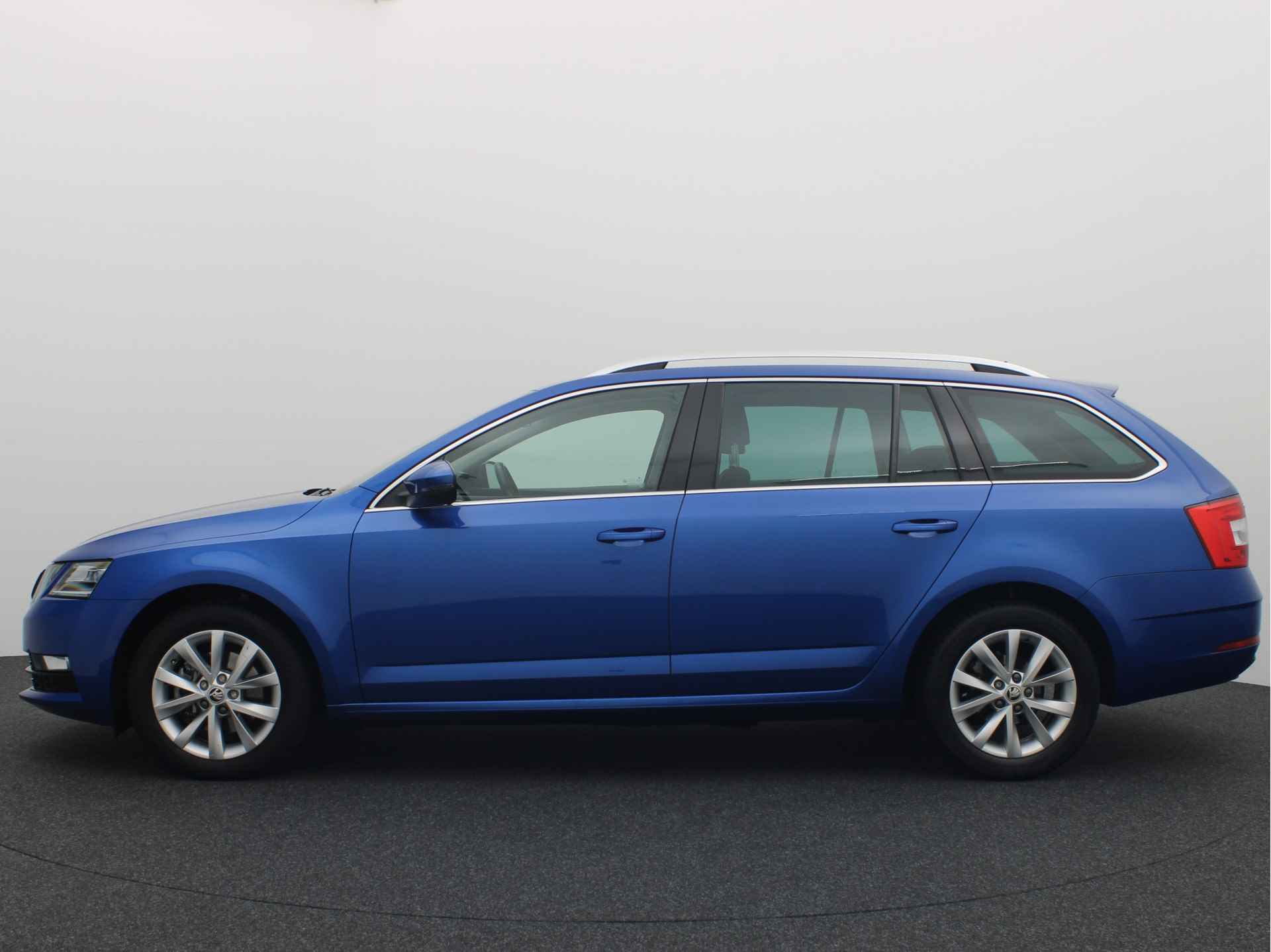 Škoda Octavia Combi 1.0 TSI Greentech Ambition Business FULL LED / STOELVERW / CARPLAY / NAVI / CLIMA / PDC / BLUETOOTH / CRUISE / NL-AUTO - 3/44