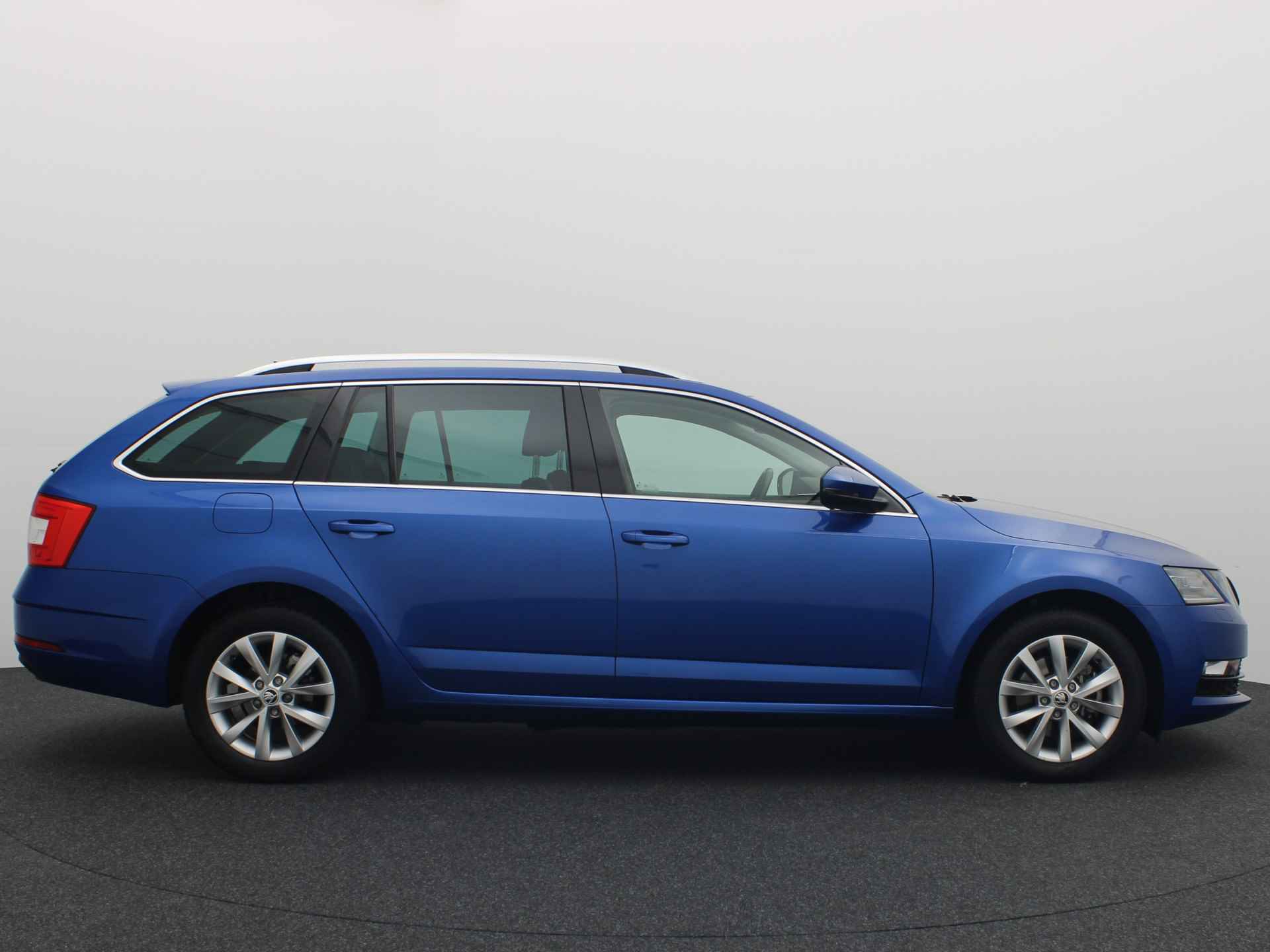 Škoda Octavia Combi 1.0 TSI Greentech Ambition Business FULL LED / STOELVERW / CARPLAY / NAVI / CLIMA / PDC / BLUETOOTH / CRUISE / NL-AUTO - 17/44