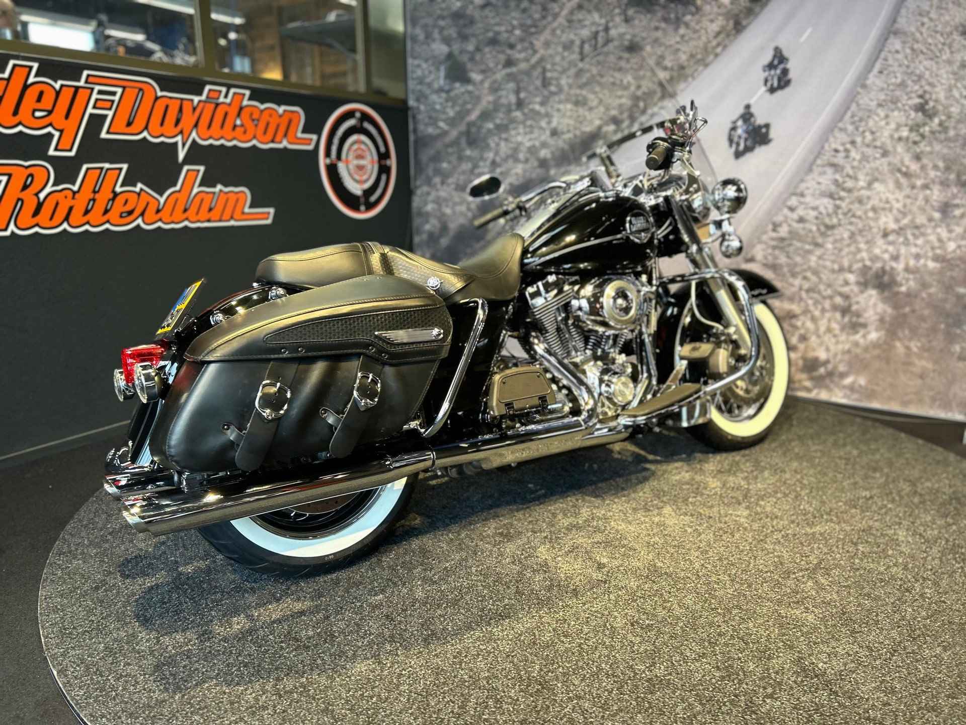 Harley-Davidson FLHRC Road King Classic - 10/15