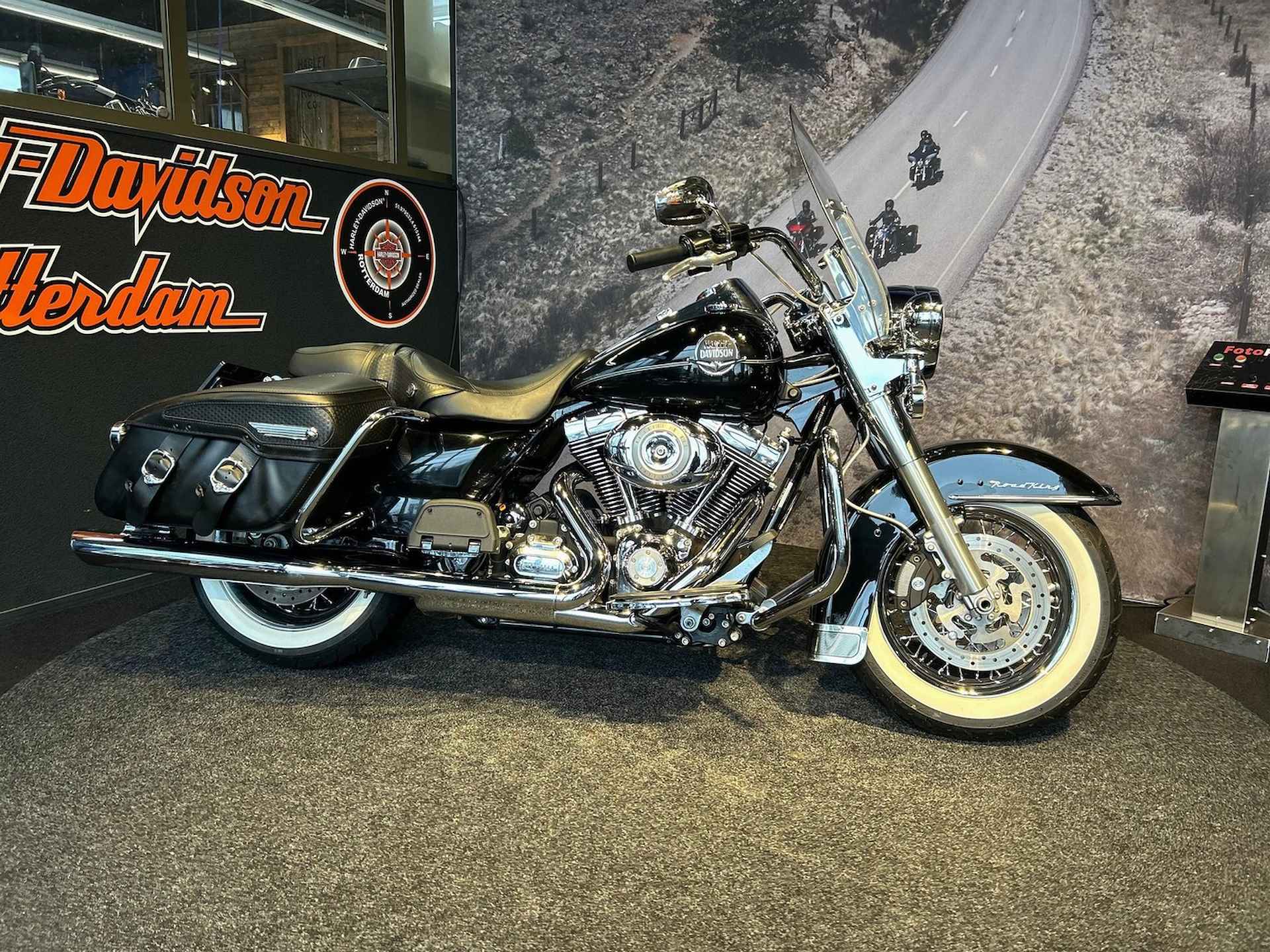 Harley-Davidson FLHRC Road King Classic - 11/15