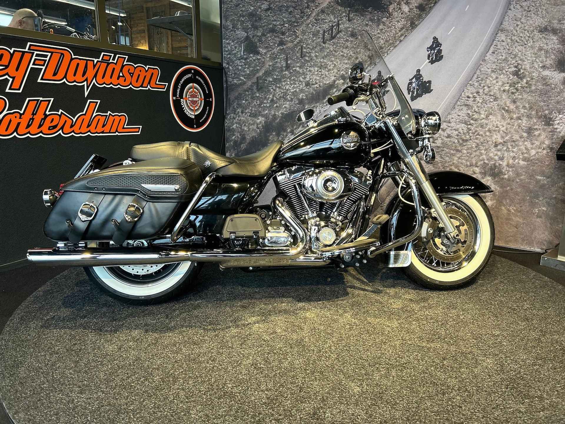 Harley-Davidson FLHRC Road King Classic - 12/15