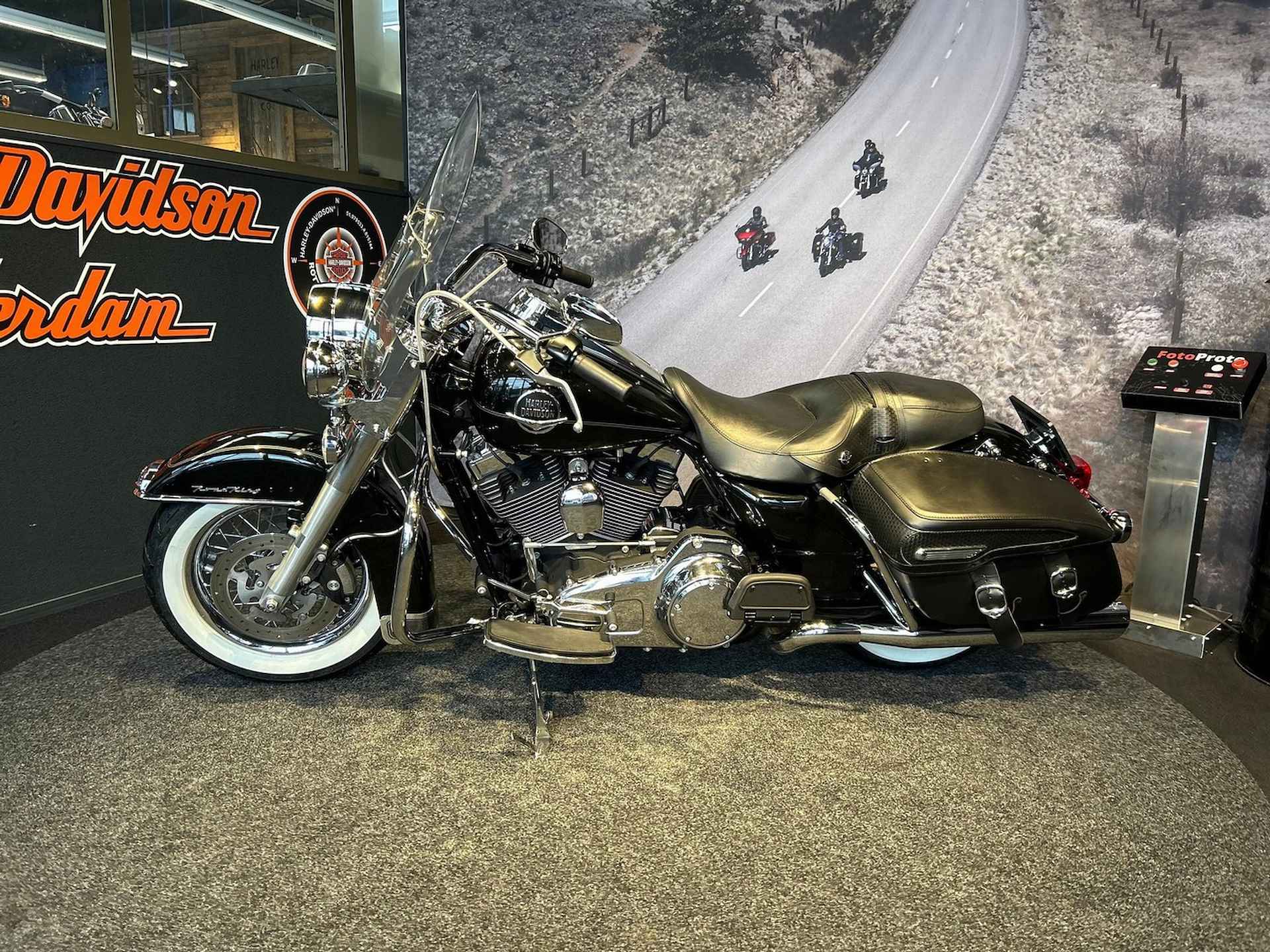 Harley-Davidson FLHRC Road King Classic - 13/15