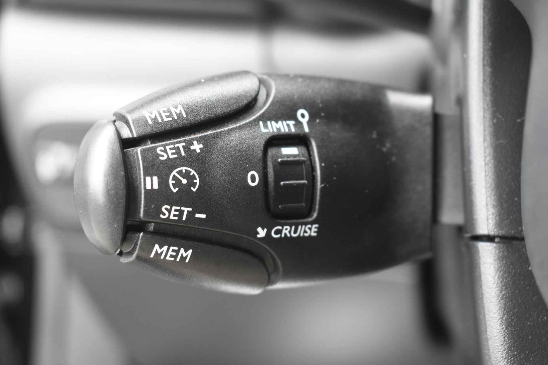 Citroen C3 1.2 PureTech S&S Business Apple Carplay - Android Auto / Cruise Control / Navi - 18/39