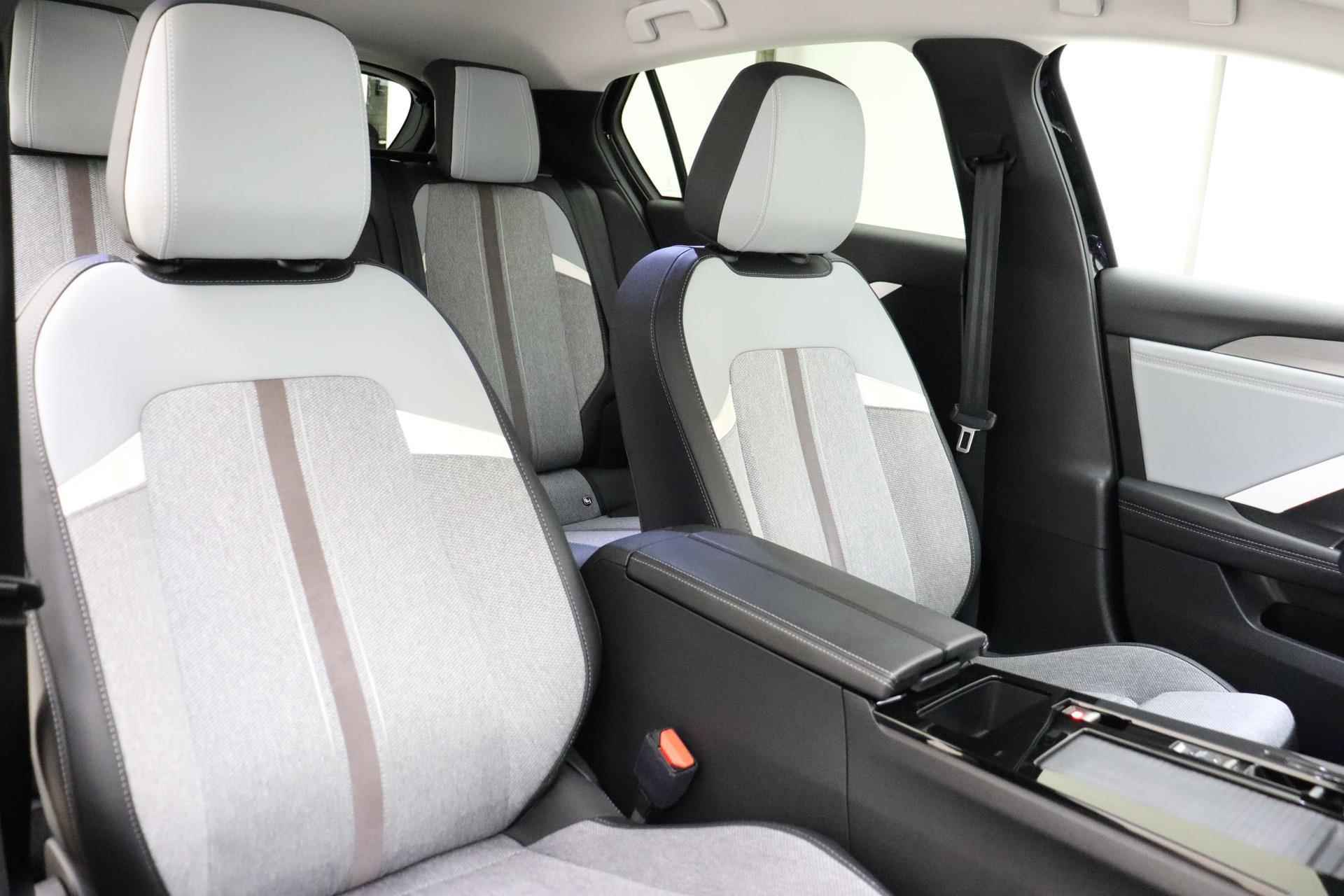 Opel Astra 1.2 GS Line 130 PK Automaat | Navigatie | Camera | DAB Radio | Getint glas | Lichtmetalen velgen | Bluetooth - 11/39