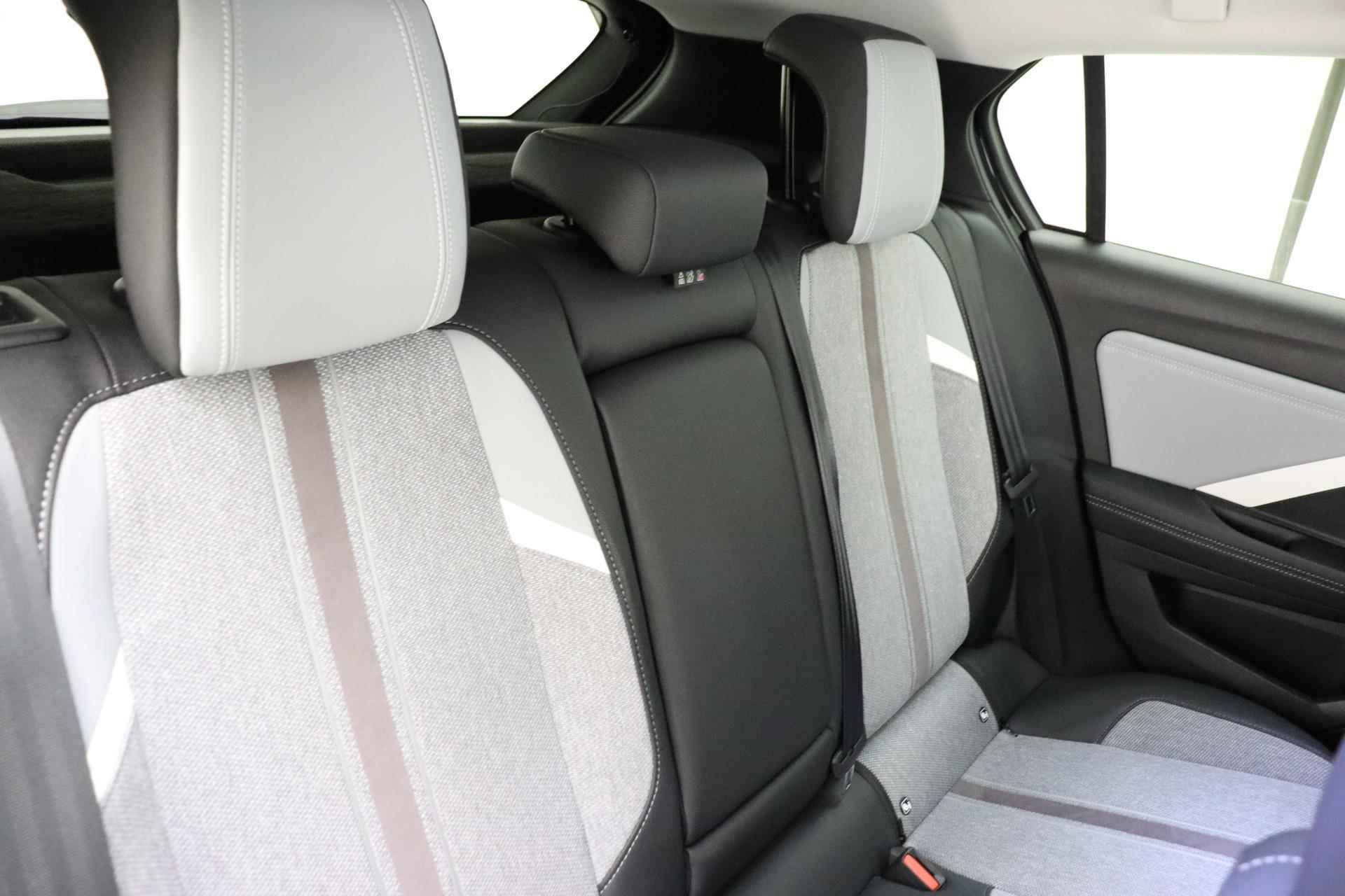 Opel Astra 1.2 GS Line 130 PK Automaat | Navigatie | Camera | DAB Radio | Getint glas | Lichtmetalen velgen | Bluetooth - 16/39
